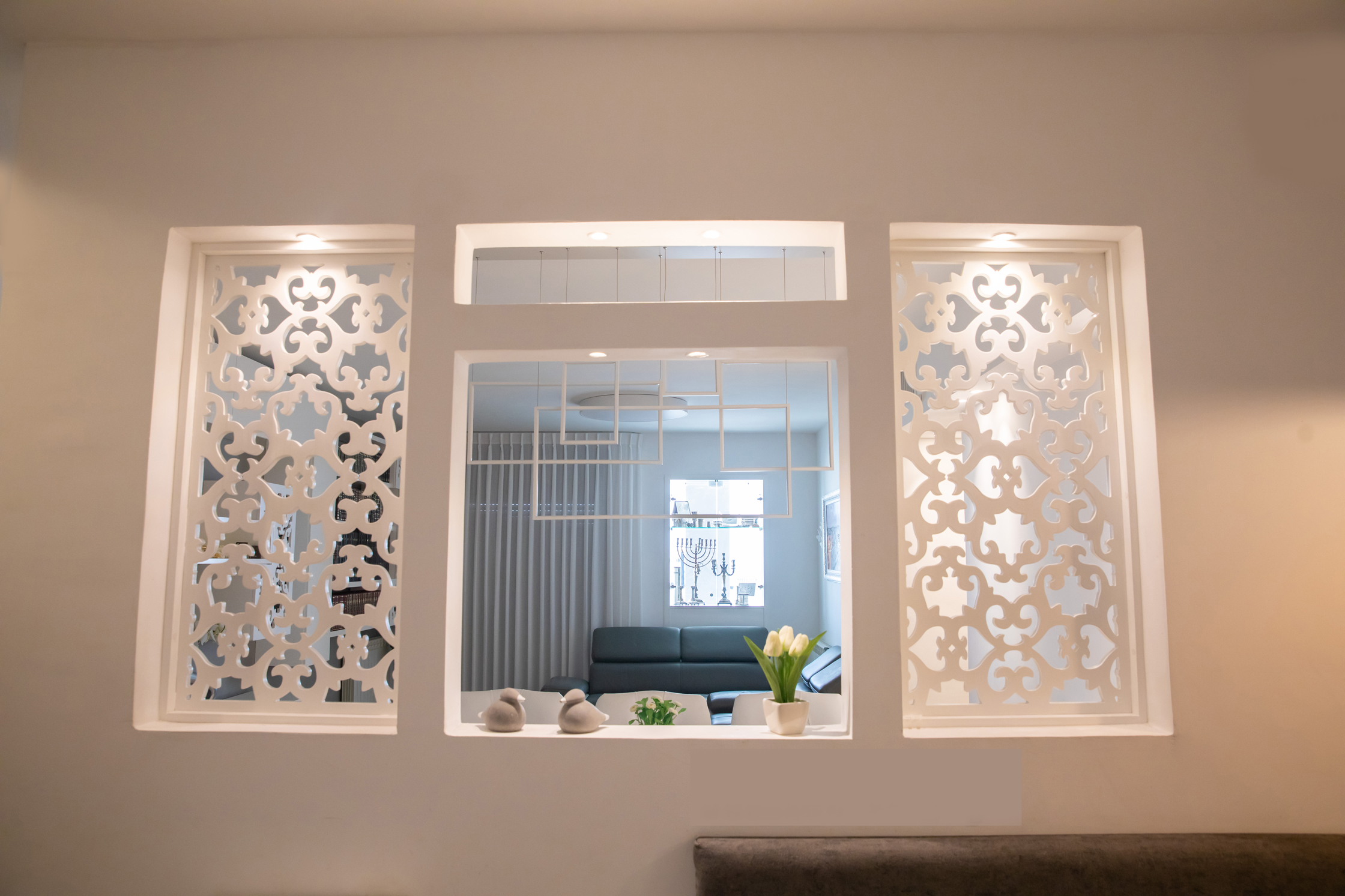 המשרביה - גם חוצצת בין החללים, וגם מוסיפה הרבה יופי ועניין בחלל