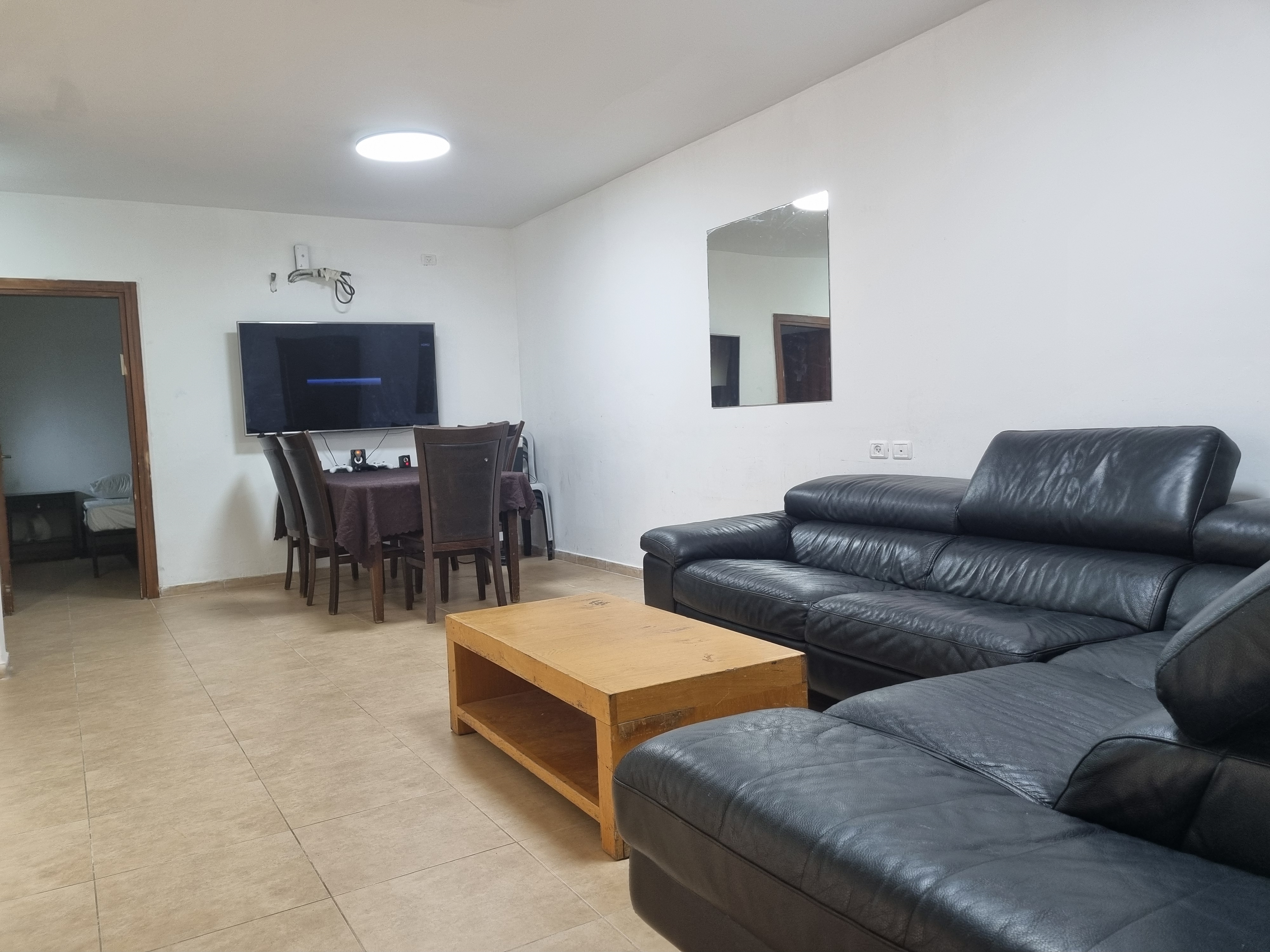 הסלון הנוסף