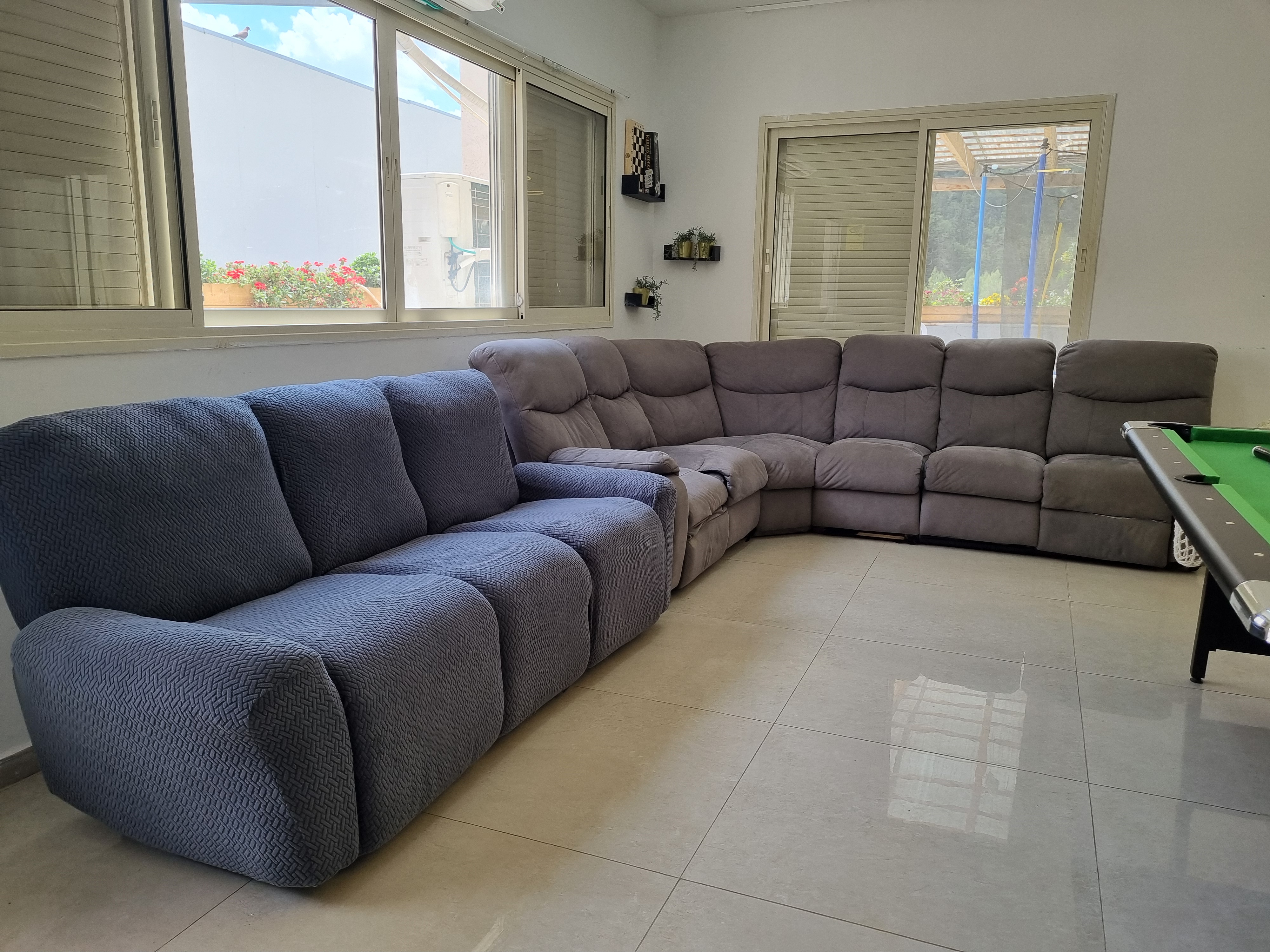 הספות עם הריקליינרים