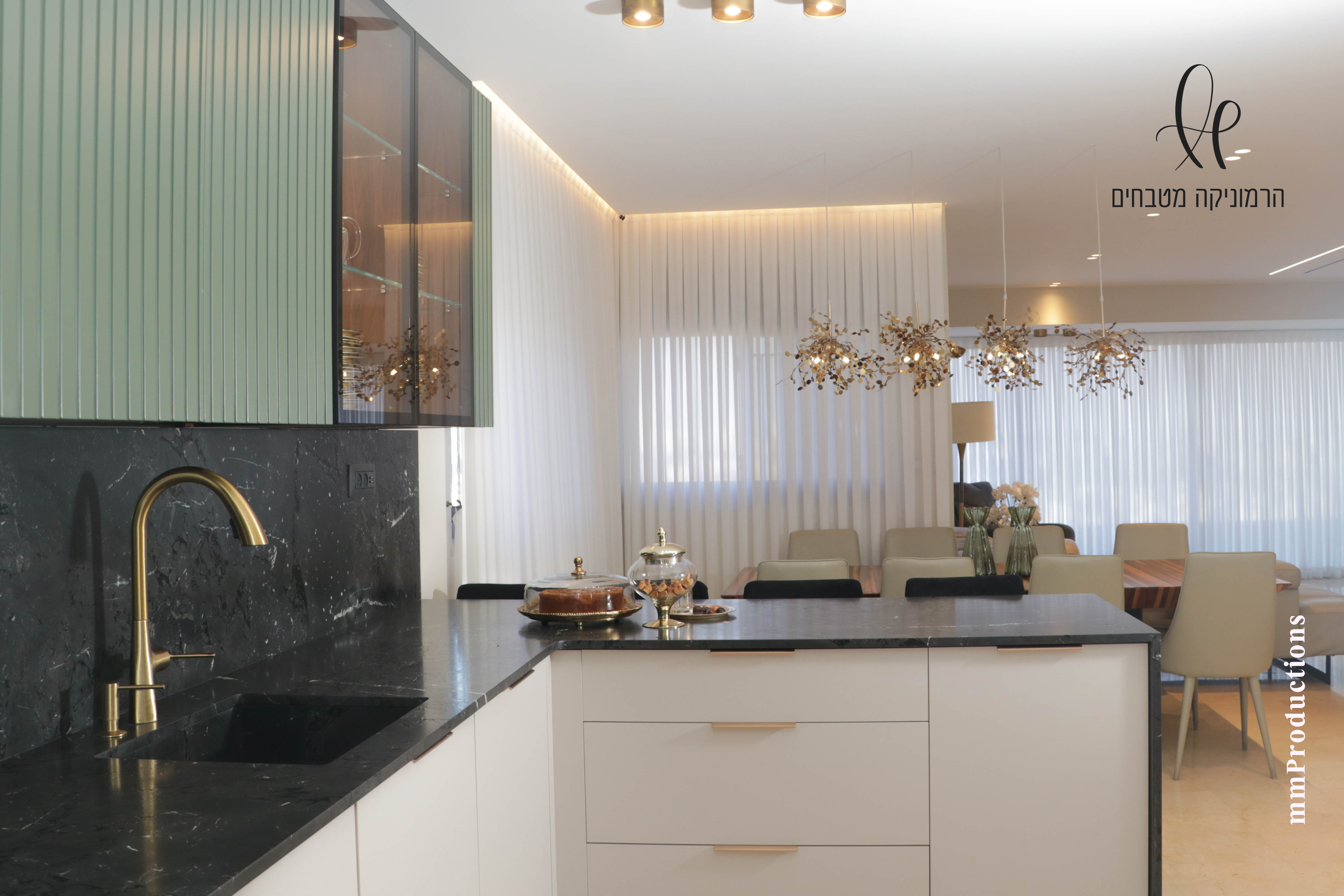 הרמוניקה מטבחים מלכותי 2.jpg