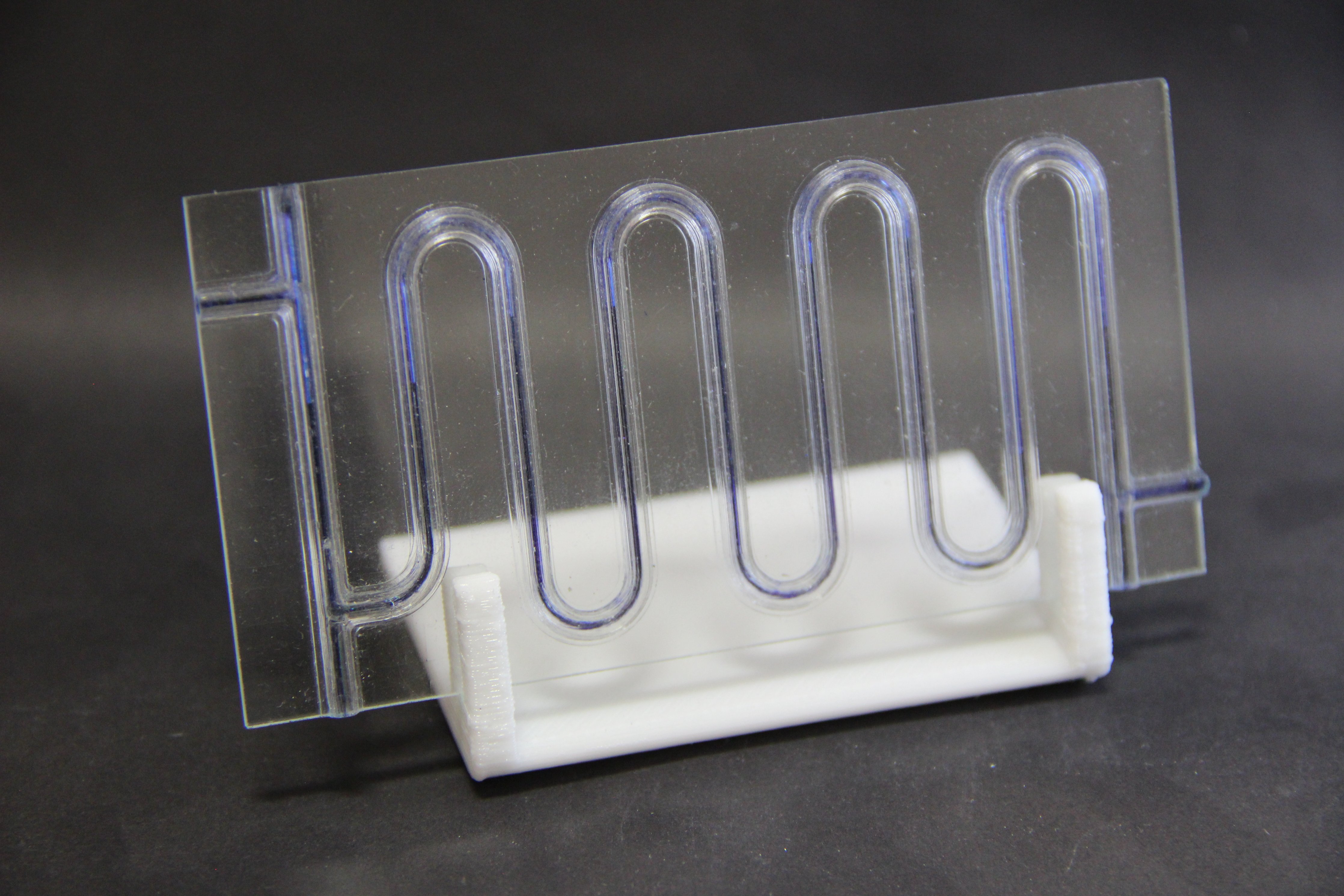 התקן מיקרופלואידיקה