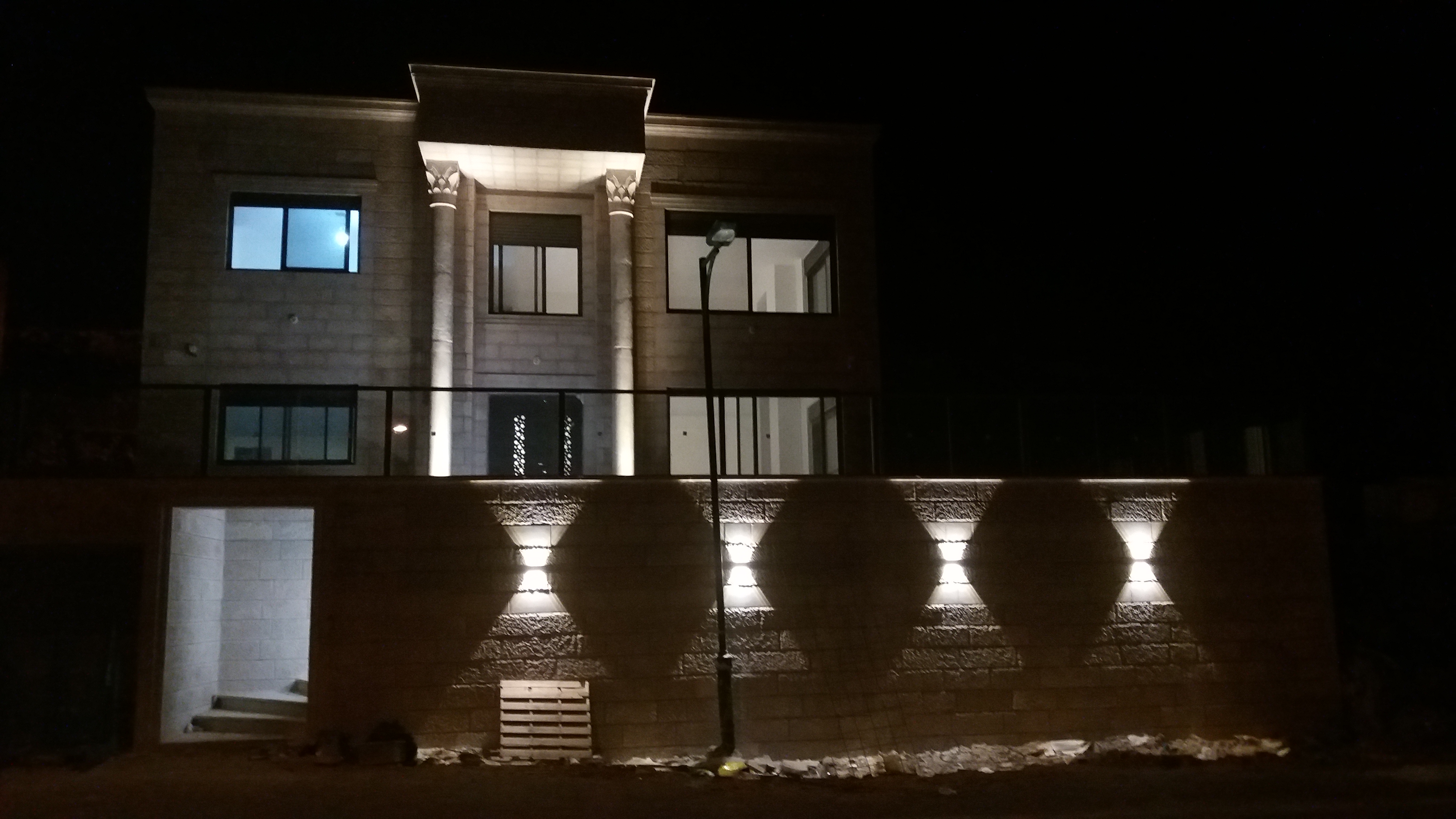 והנה הבית עומד על תילו (1)