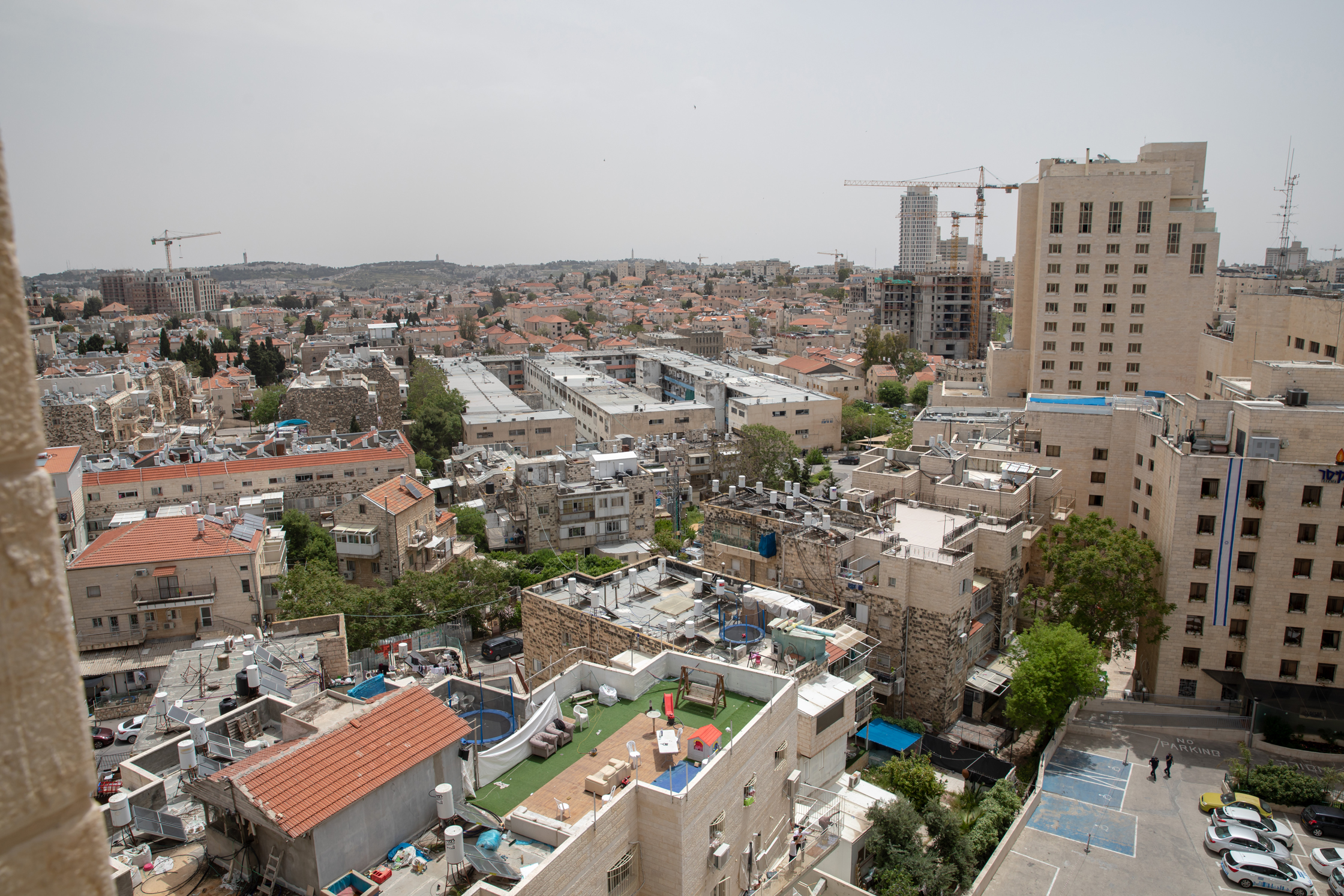 והנוף עוצר-הנשימה ממרפסת הסלון
