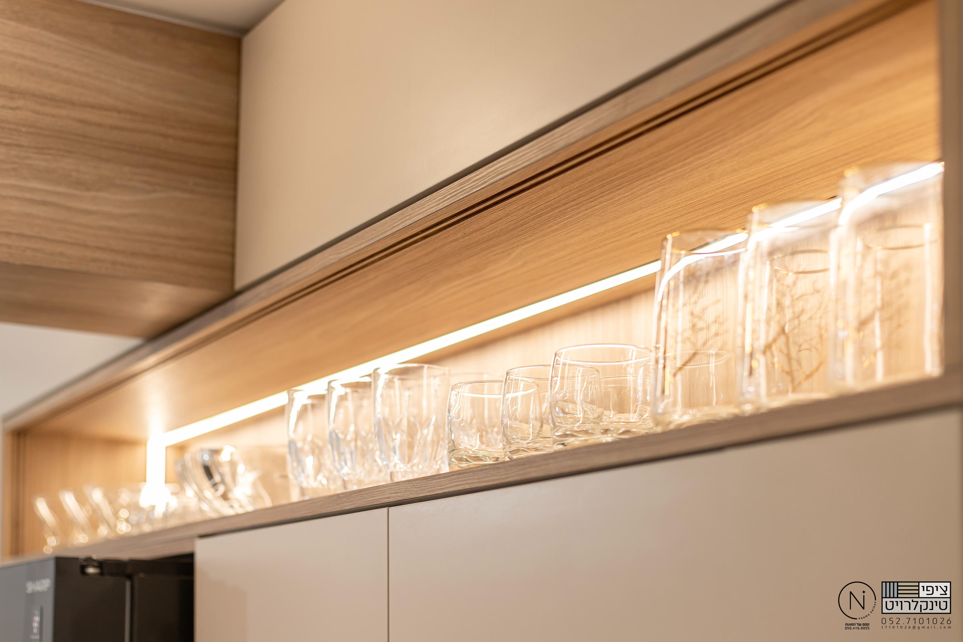 ויטרינה צרה וארוכה  - 2 מטר