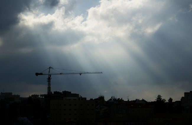 ותצא שמש על הארץ