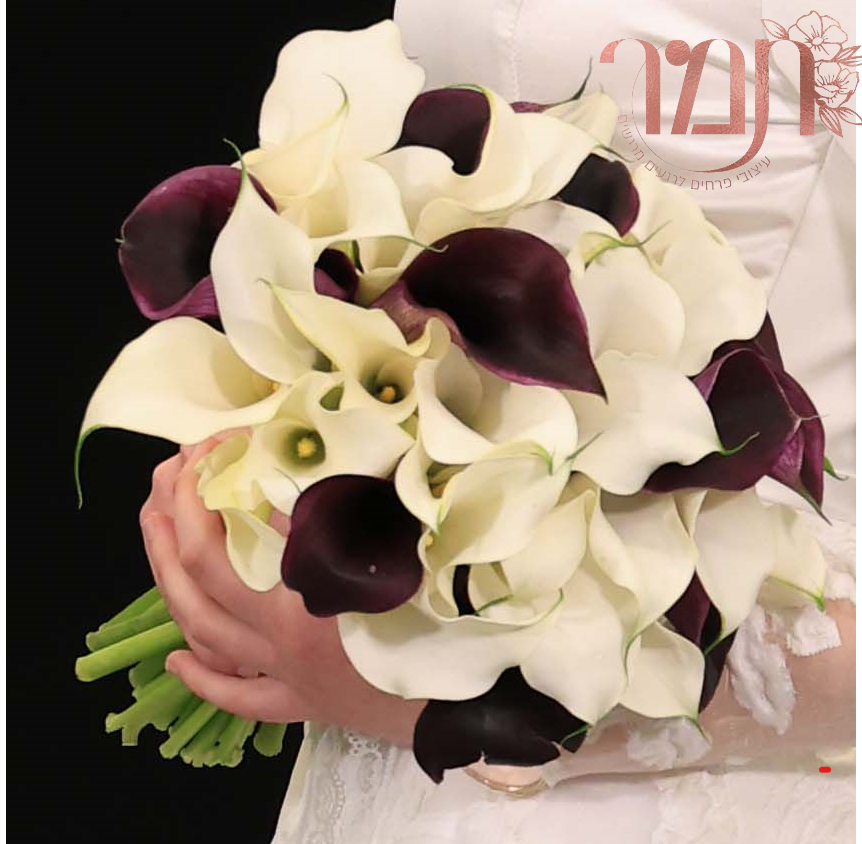 זר כלה קאלות לבן בנגיעות סגול כהה.png