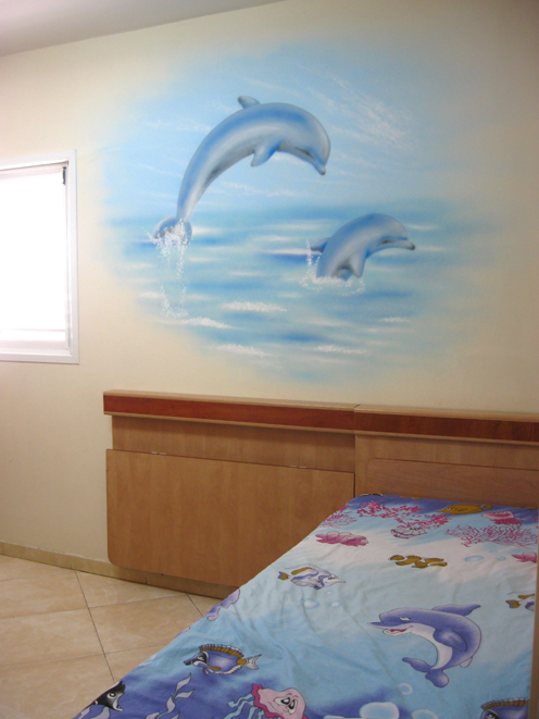 חדר דולפינים .
אירבראש בשילוב מיכחולים.