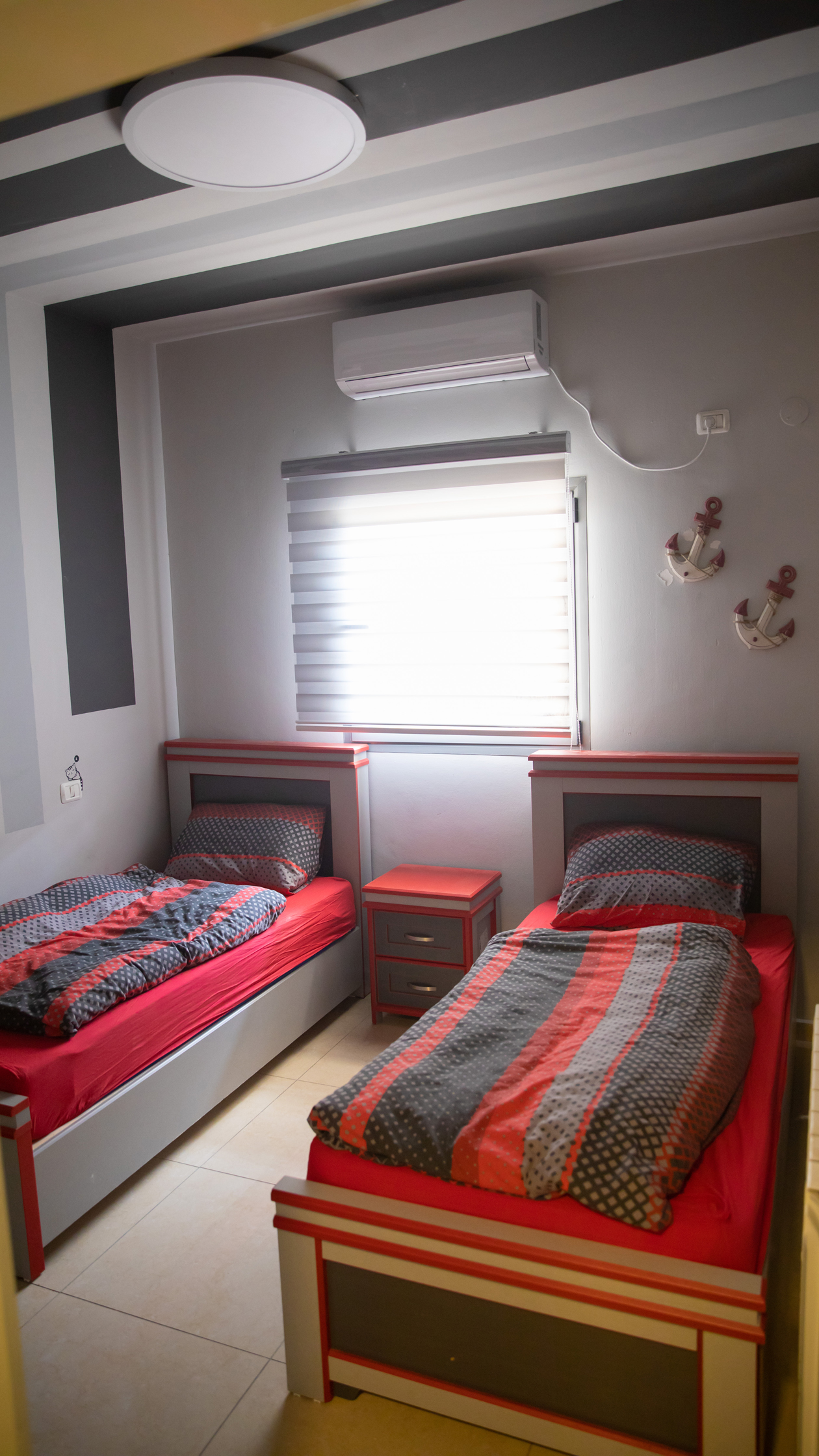 חדר שממלא במרץ...