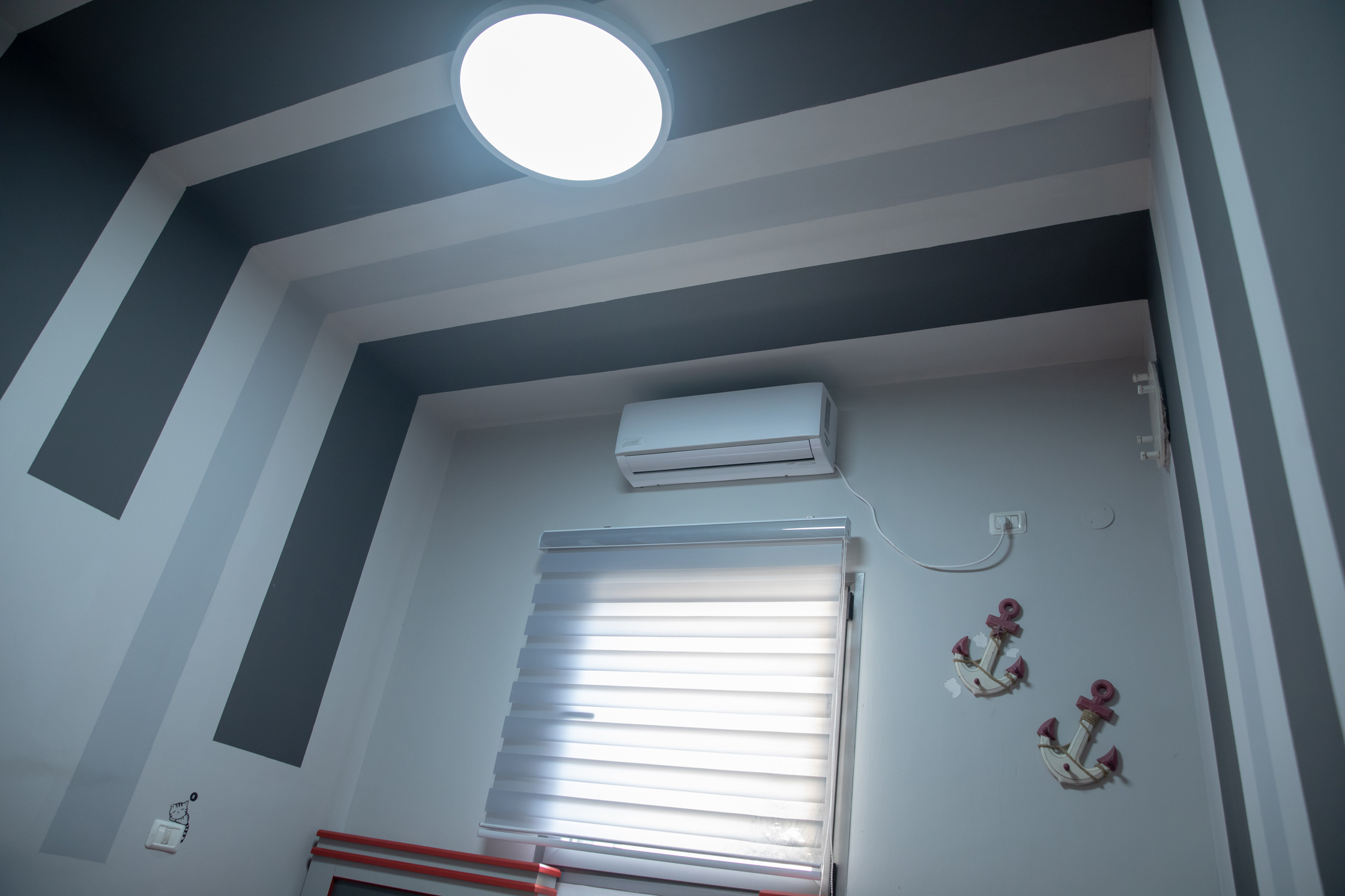 חדר שממלא במרץ...