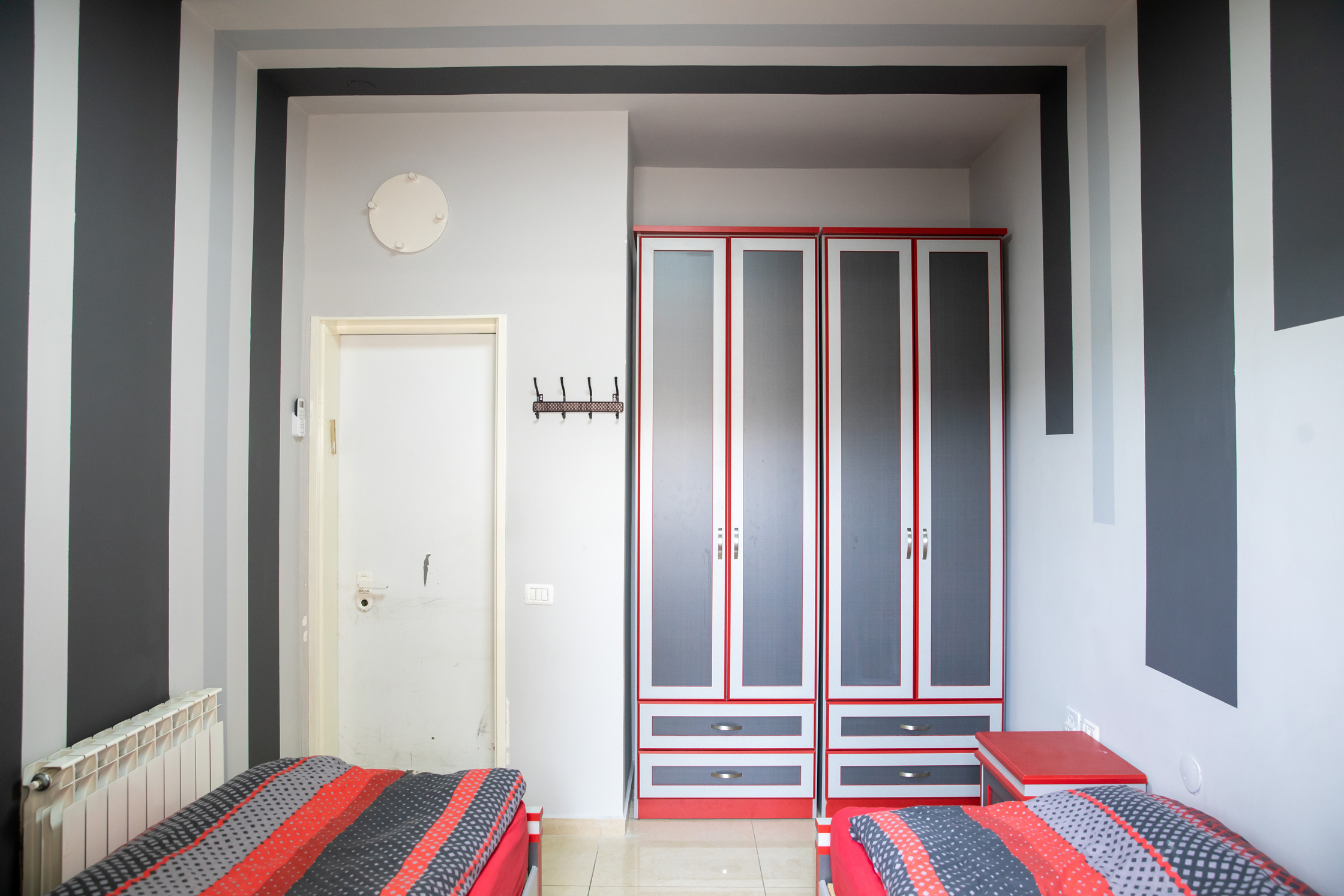 חדר שממלא במרץ...