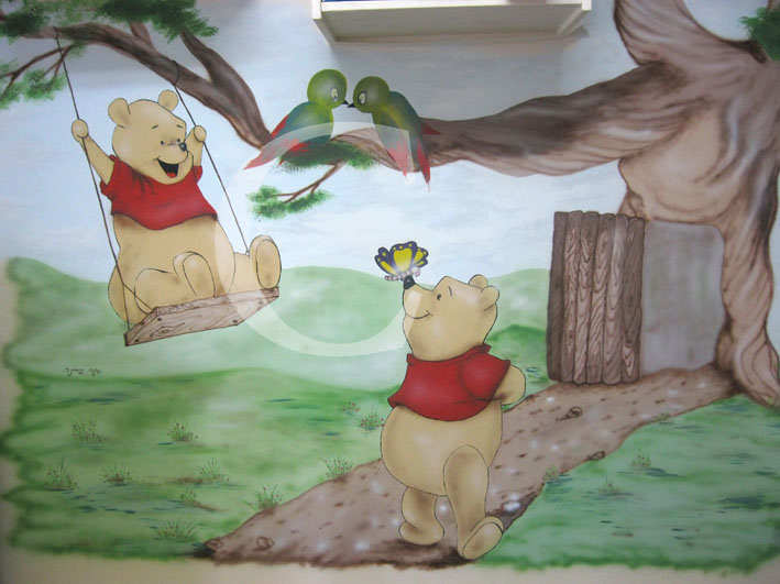 חלק מציור קיר בחדר ילדים.
אירבראש בשילוב מיכחולים.