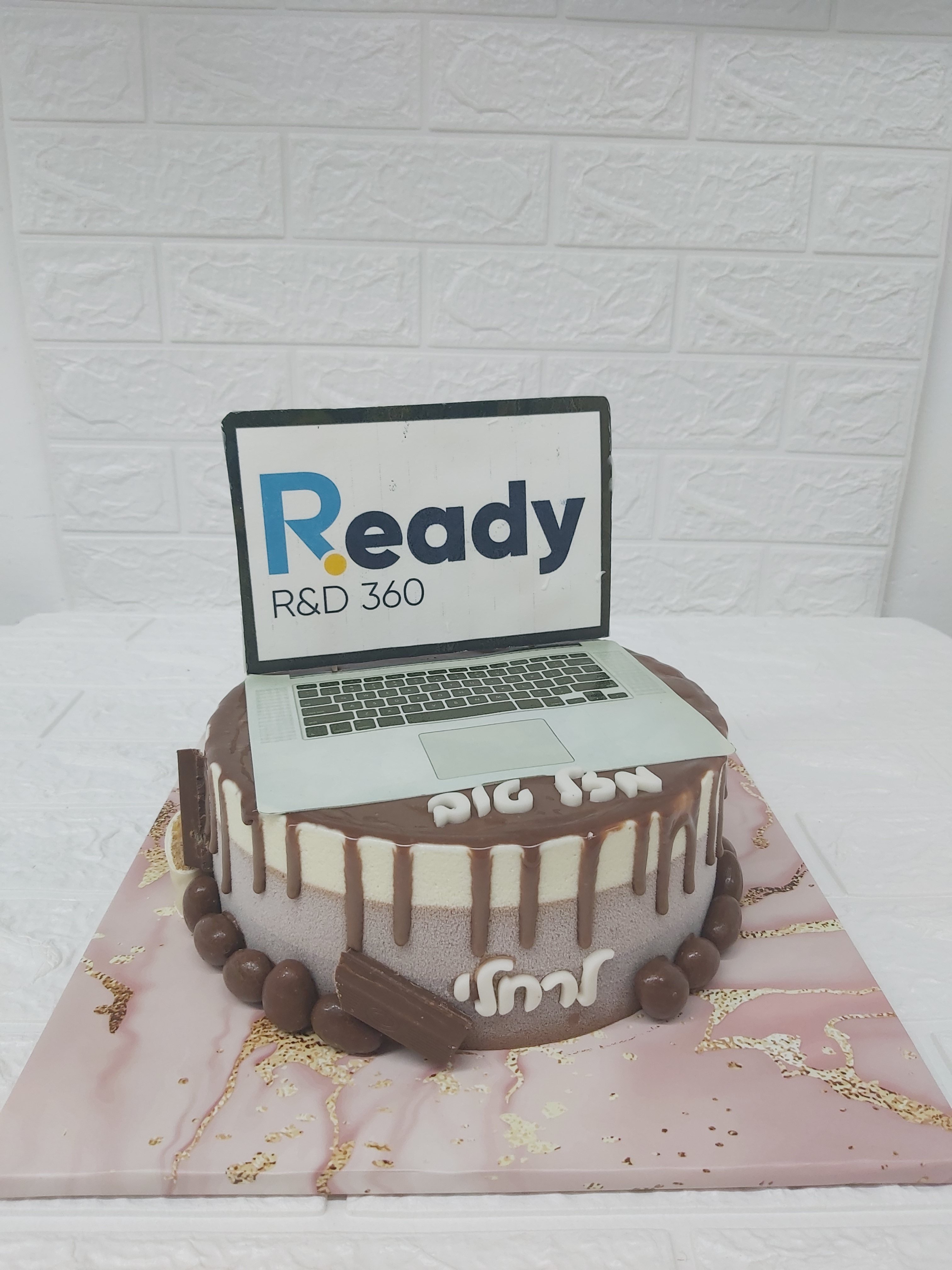 טריקולד עם אלמנט מדפי סוכר ושוקולד.jpg