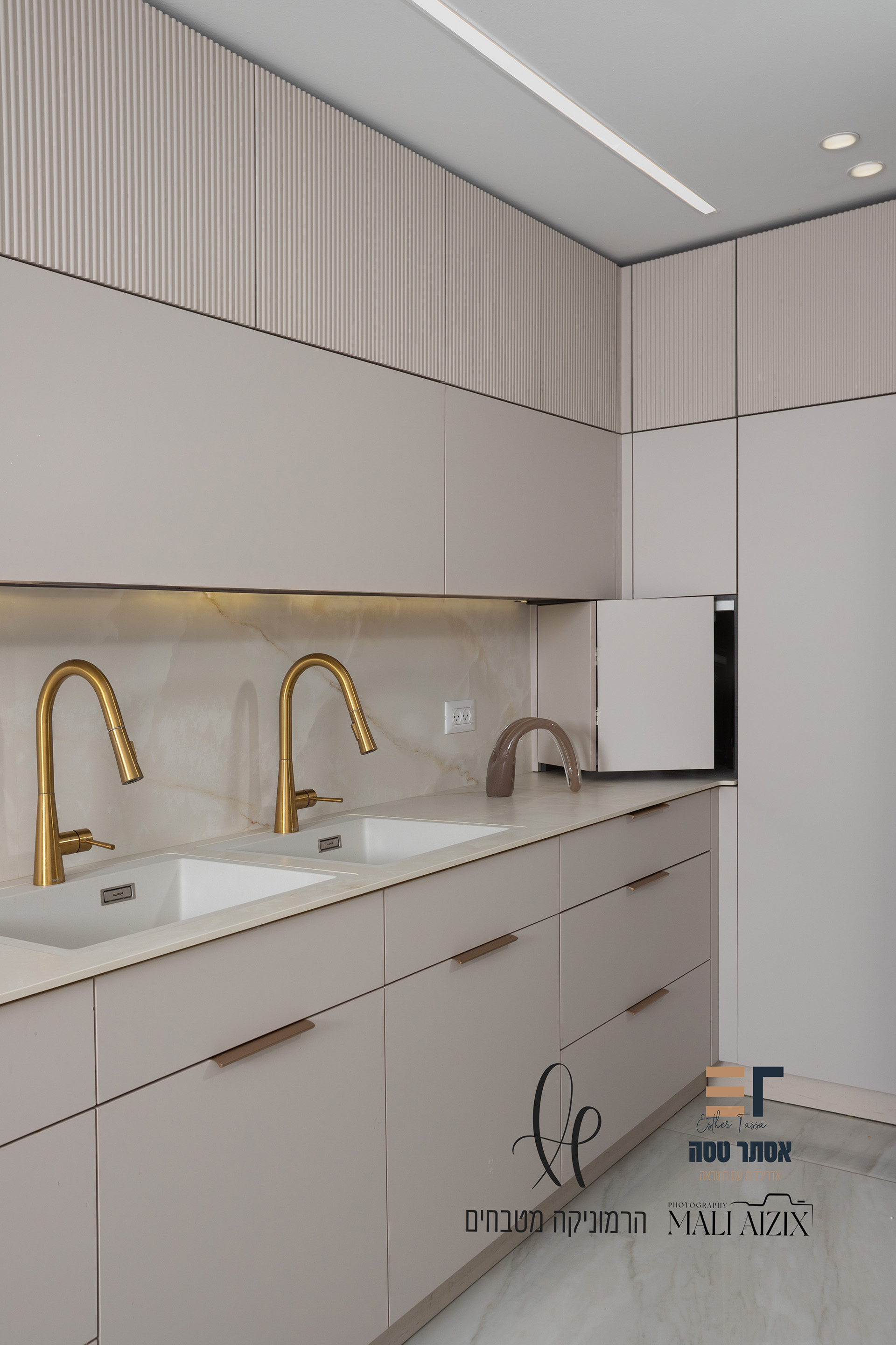 יוקרתי מינימסלטי- הרמוניקה מטבחים 1 (3).jpg