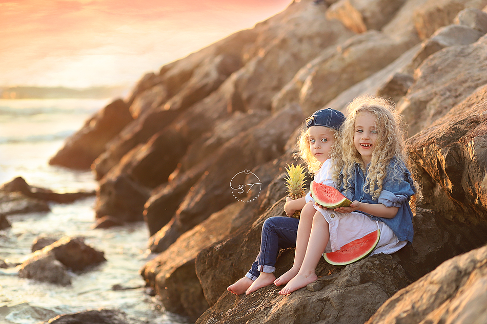 יושבים סלעים מ.jpg