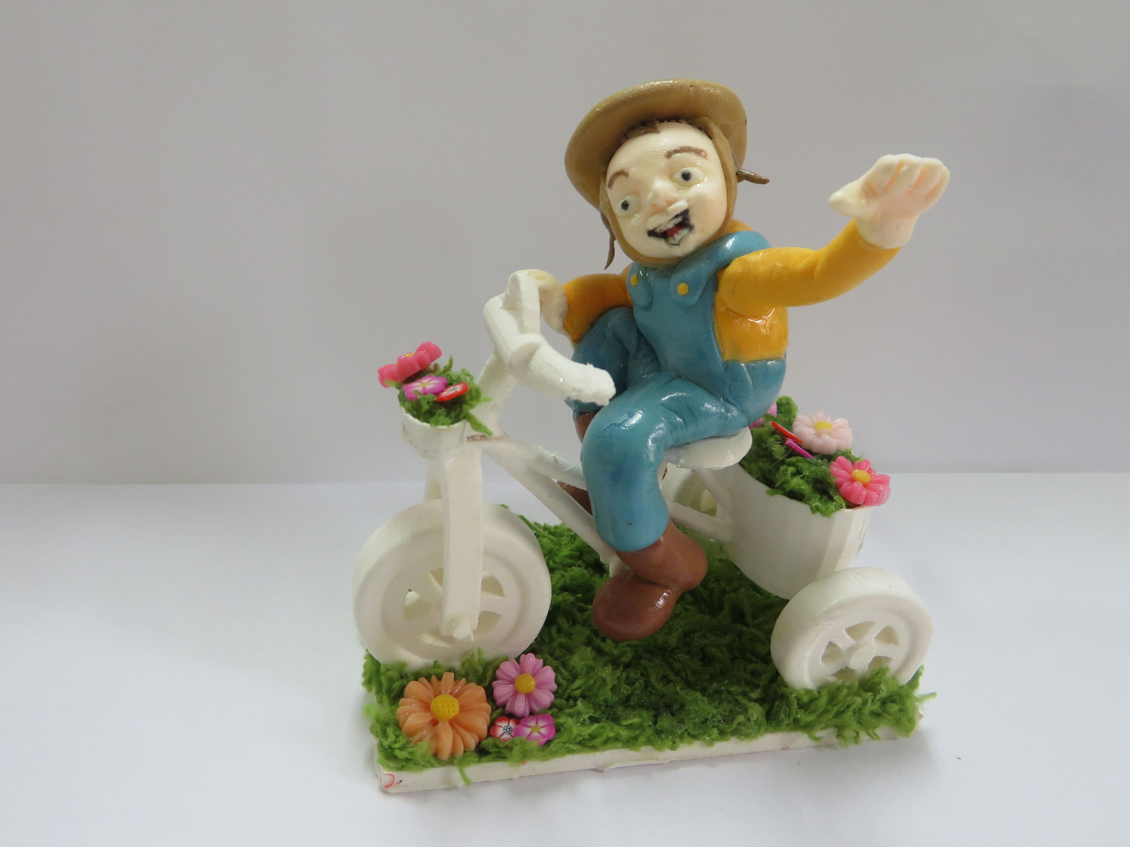 ילד על אופניים.jpg