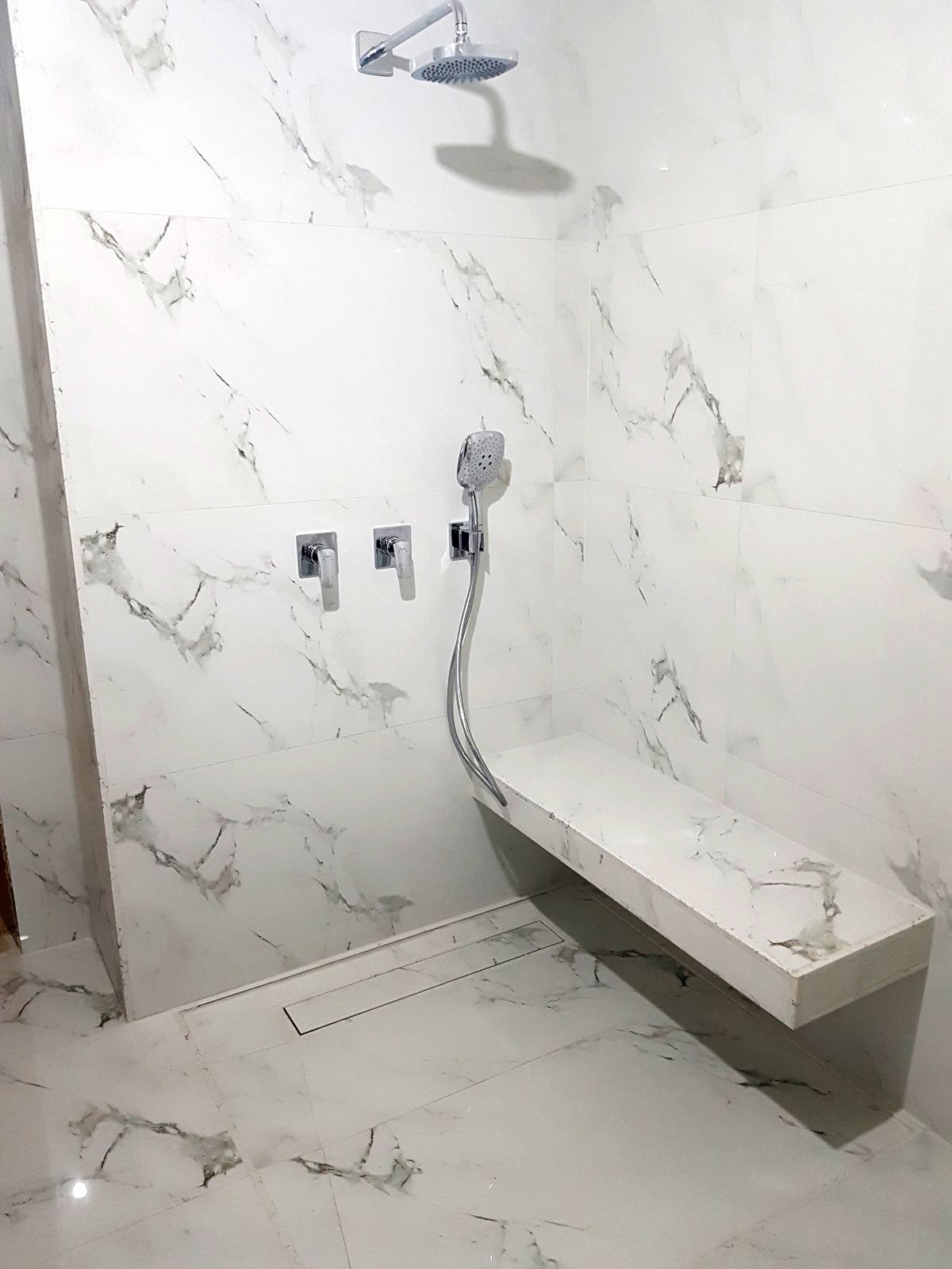 יצירת ספסל, אגנית בהנמכה ופינה אנכית עם פרופיל פינה אבן קיסר - הקנט פטנט