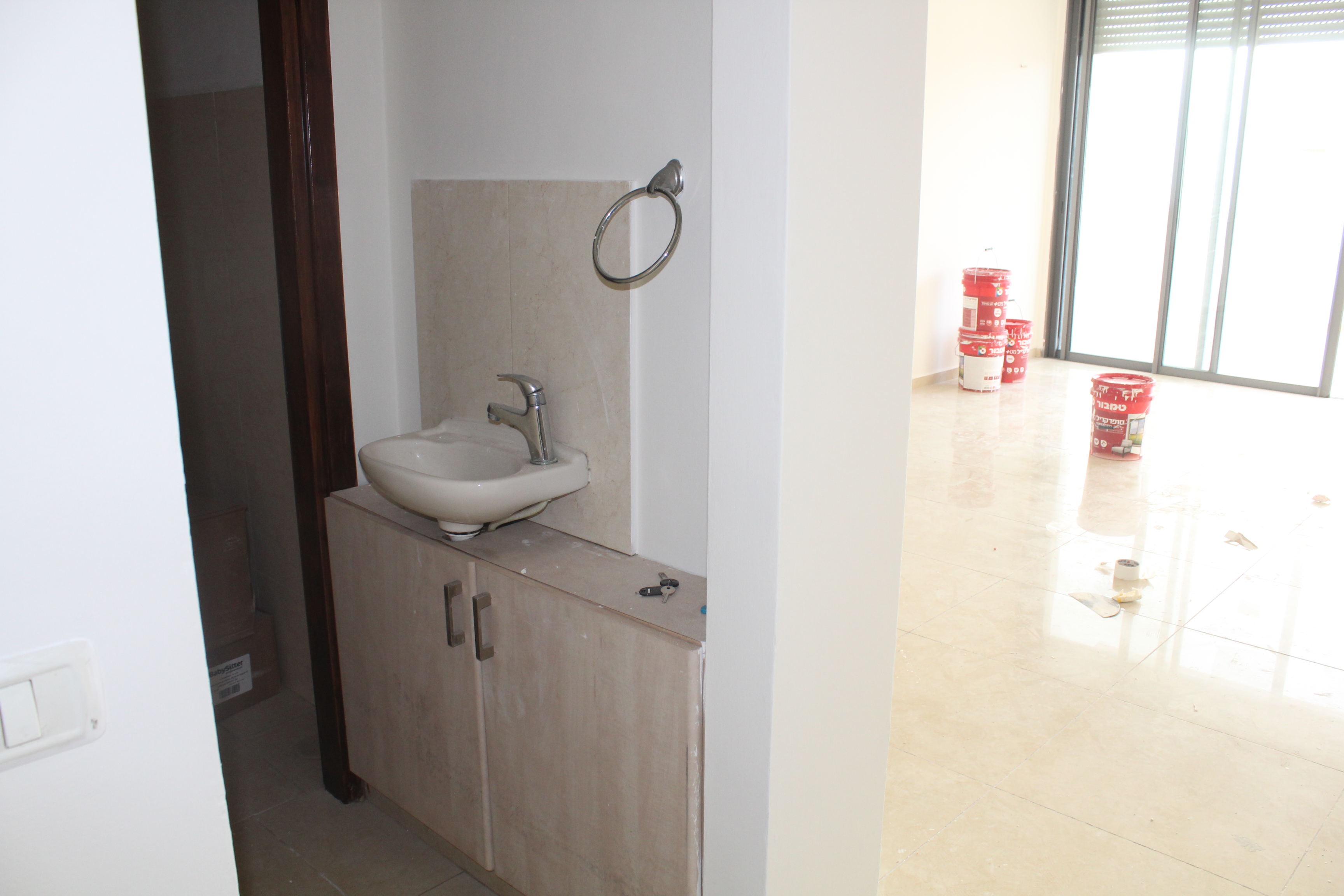 ככה היא נראתה כשקיבלתי אותה. דירה ערומה.