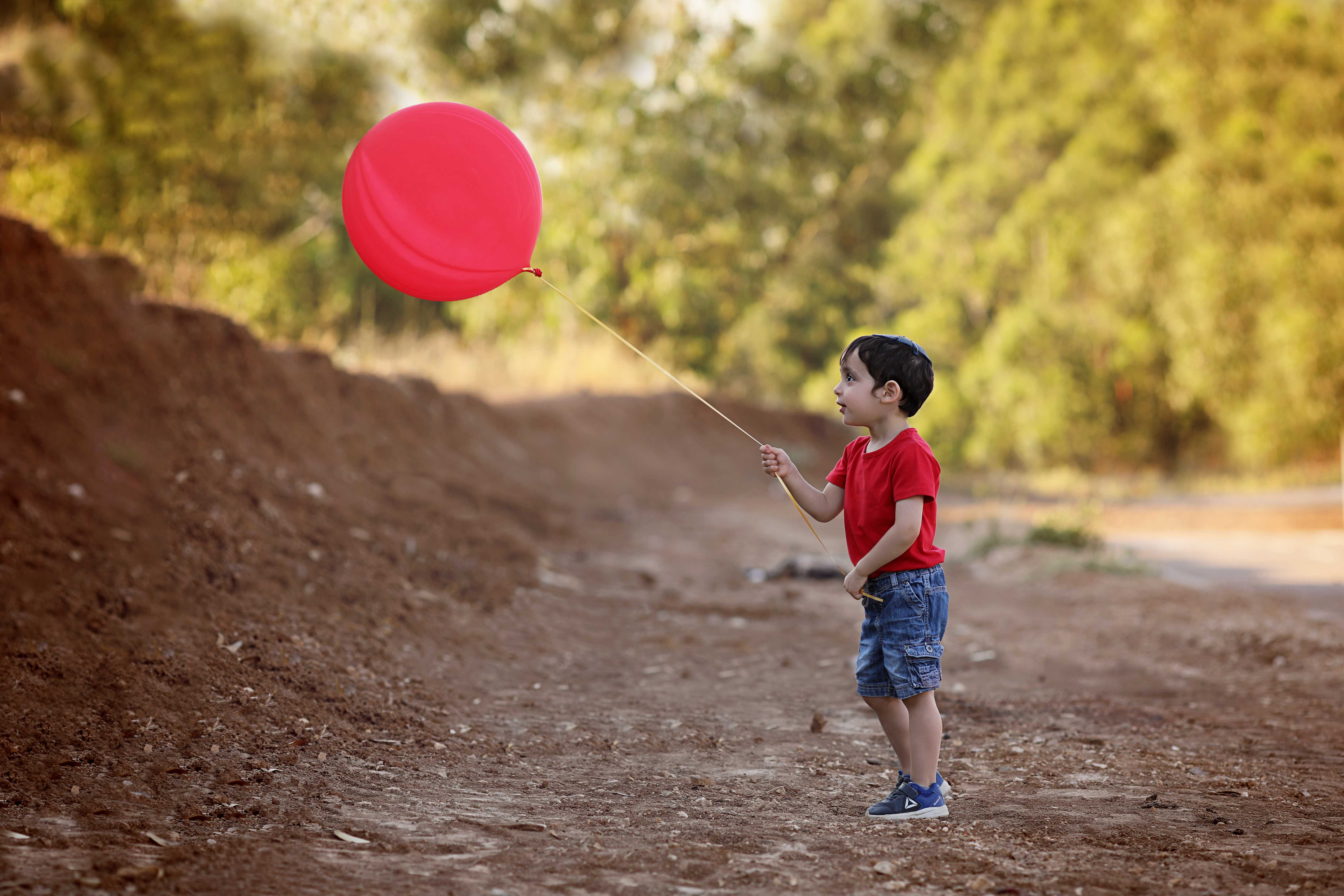 לאלון בלון אדום