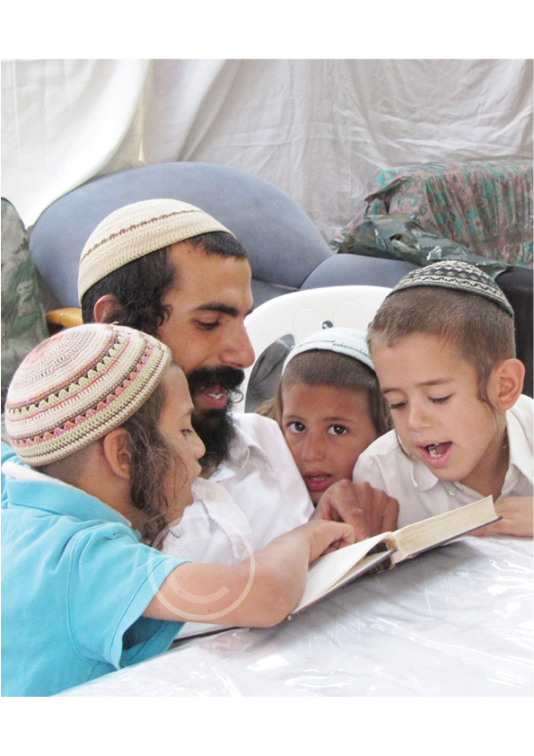 לימוד תורה בסוכות.