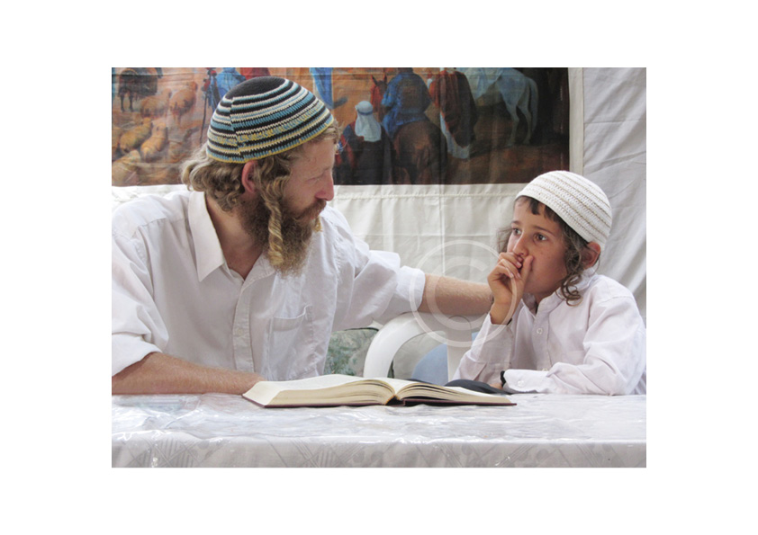 לימוד תורה בסוכות.