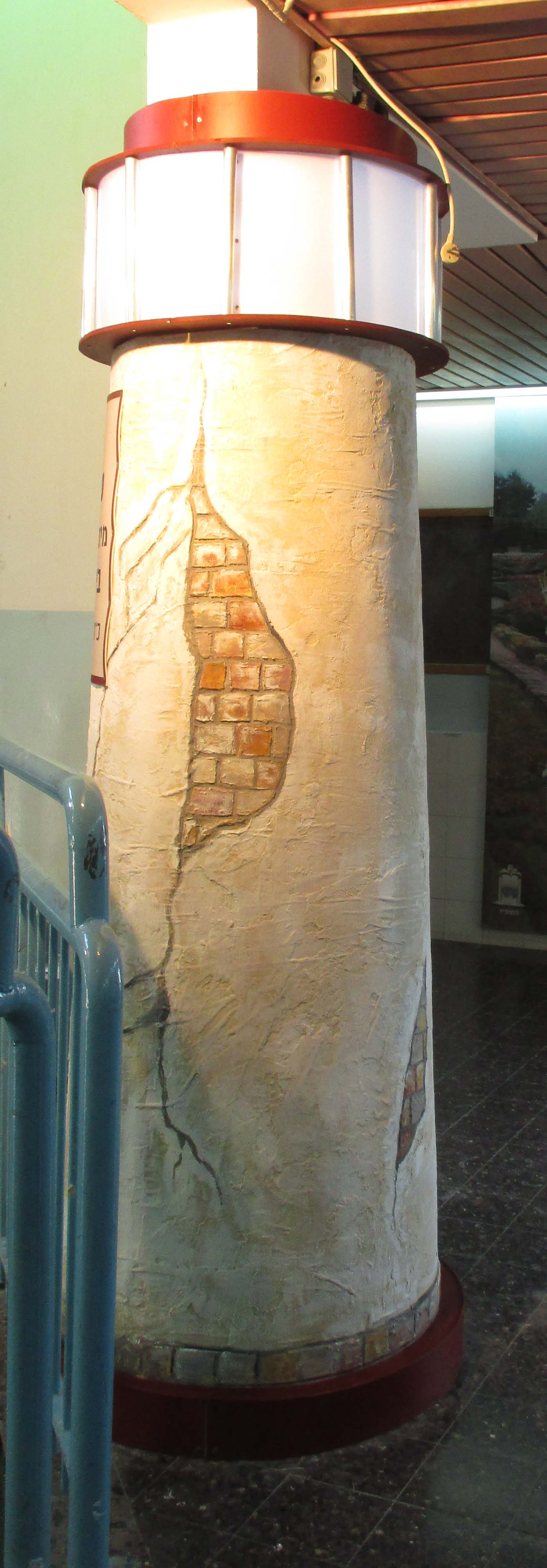 מגדלור  מקיף עמוד בטון- שערי אהרון.jpg