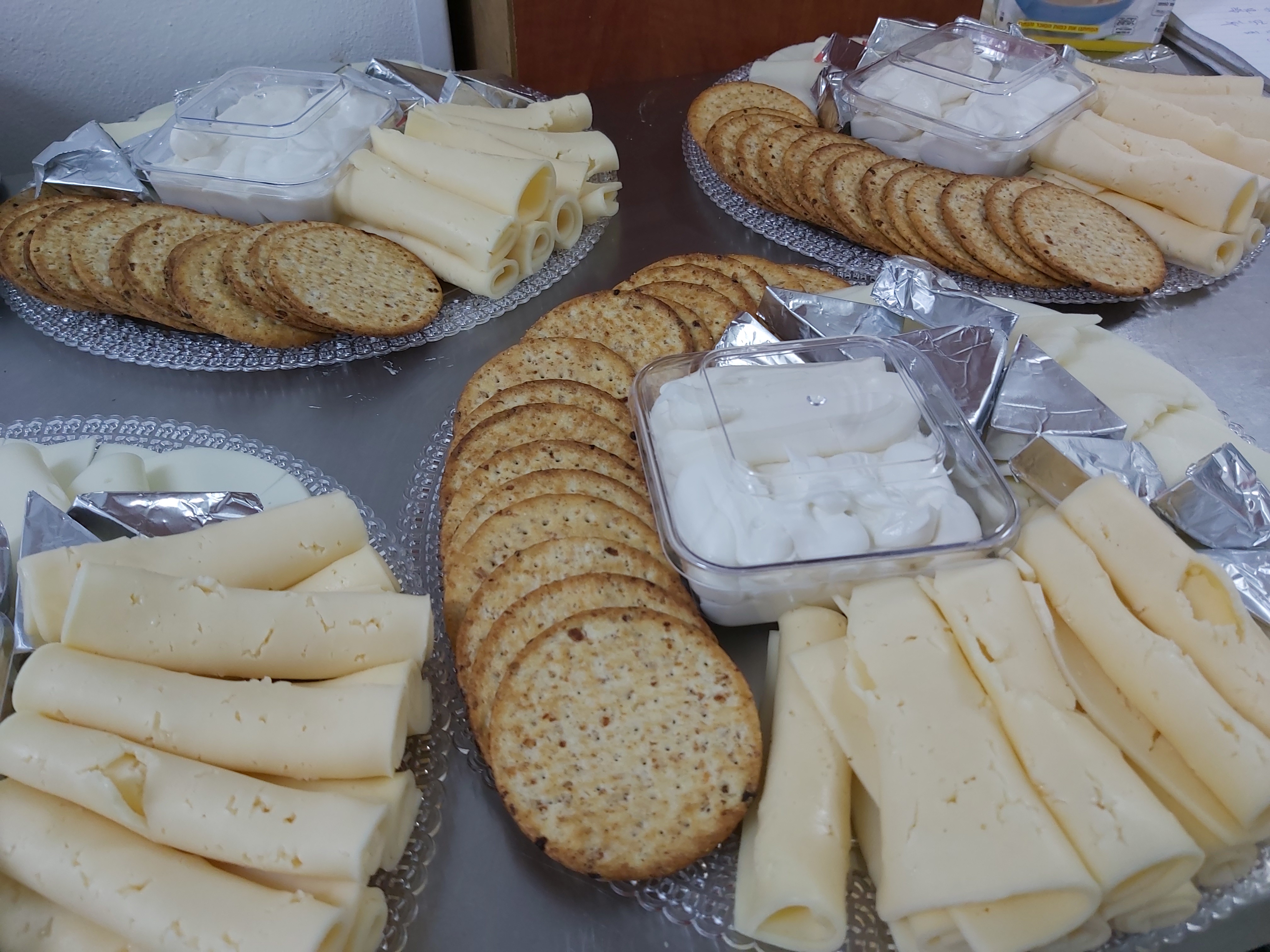 מגשי גבינות.jpg