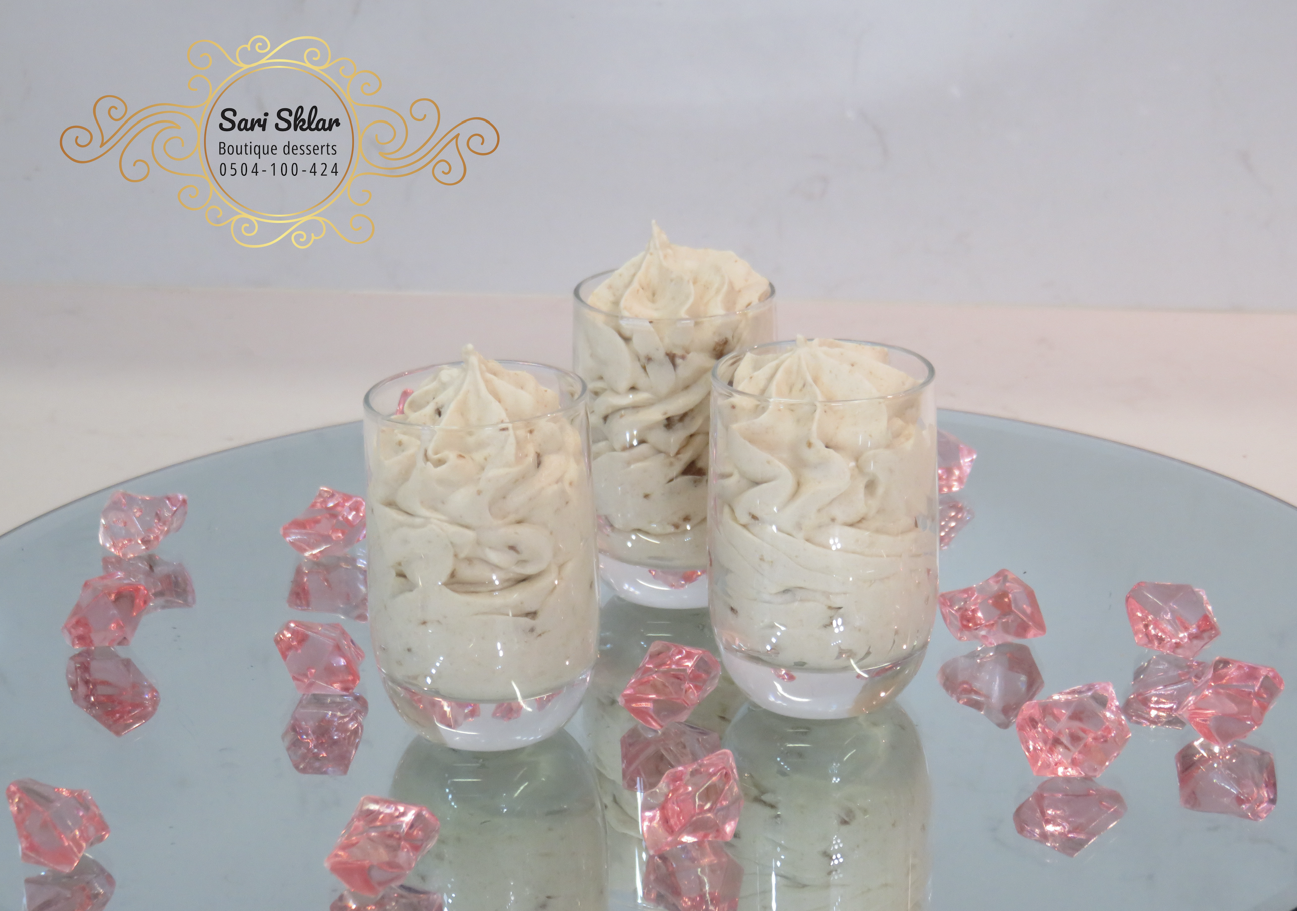 מוס קפה עשיר בנגיעות לוטוס