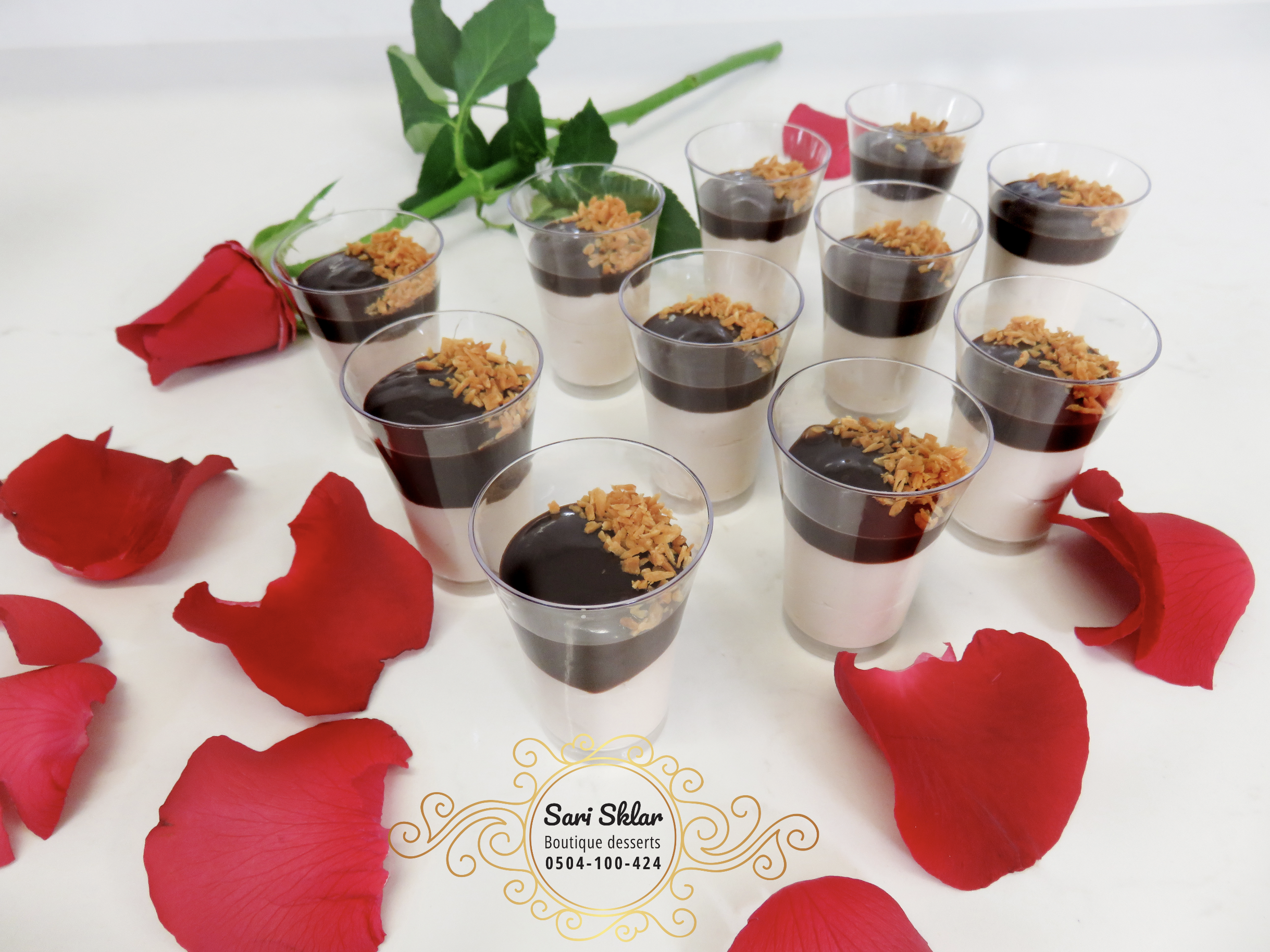 מוס שוקולד + גנאש שוקולד + קוקוס קלוי