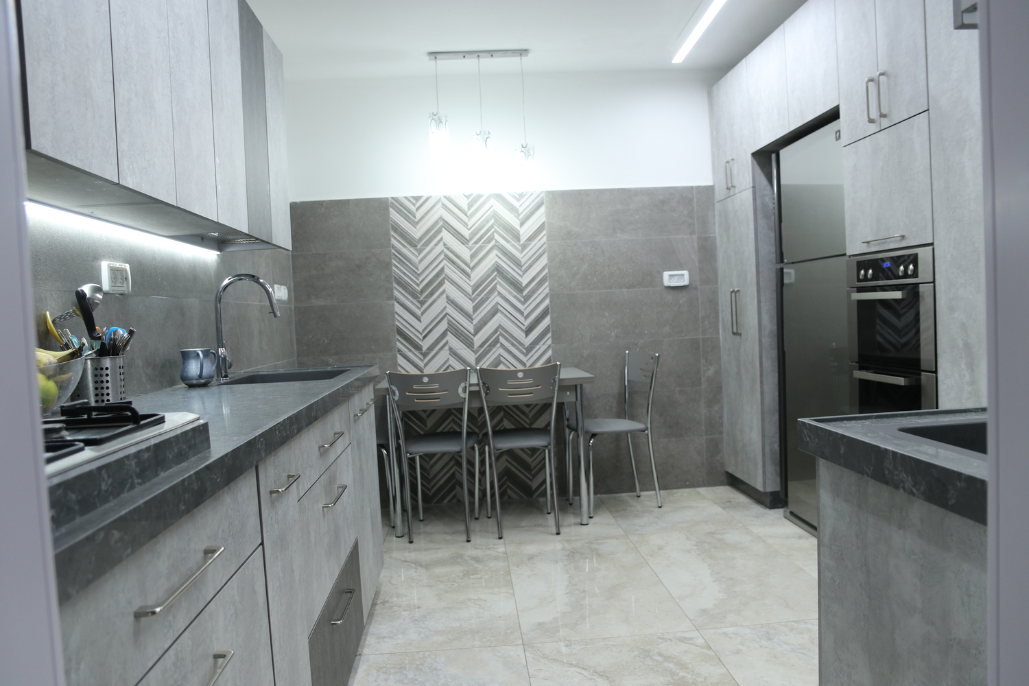 מטבח מרווח, הפרדה מושלמת בין בשרי לחלבי.jpg