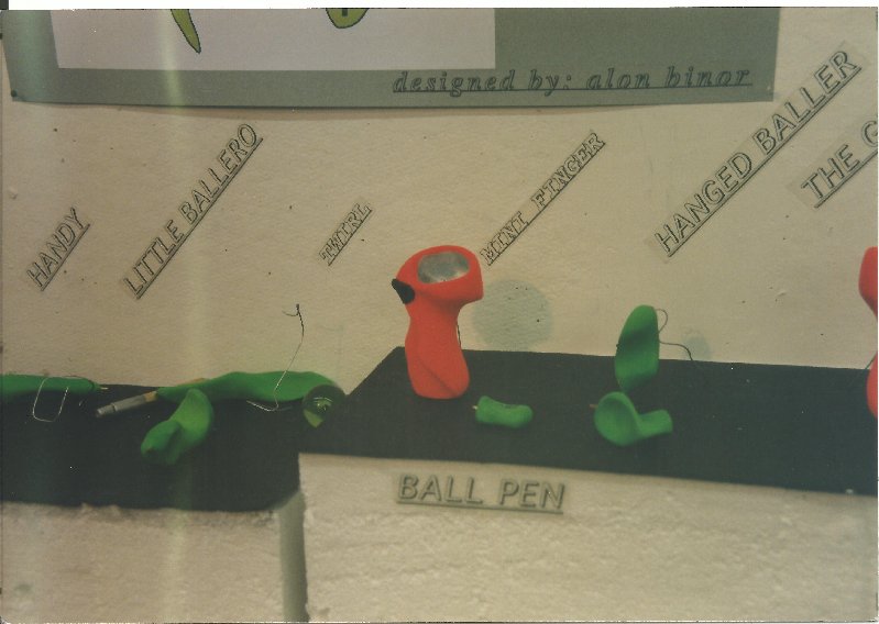 מציתים בתצוגה

היה עלינו לעצב עט ומצית חדש עבור חברת BIC
זכיתי במקום השני....
המקום הראשון נסע לחברת BIC ללמוד שם...

הקונספט היה מצית שהרוח לא