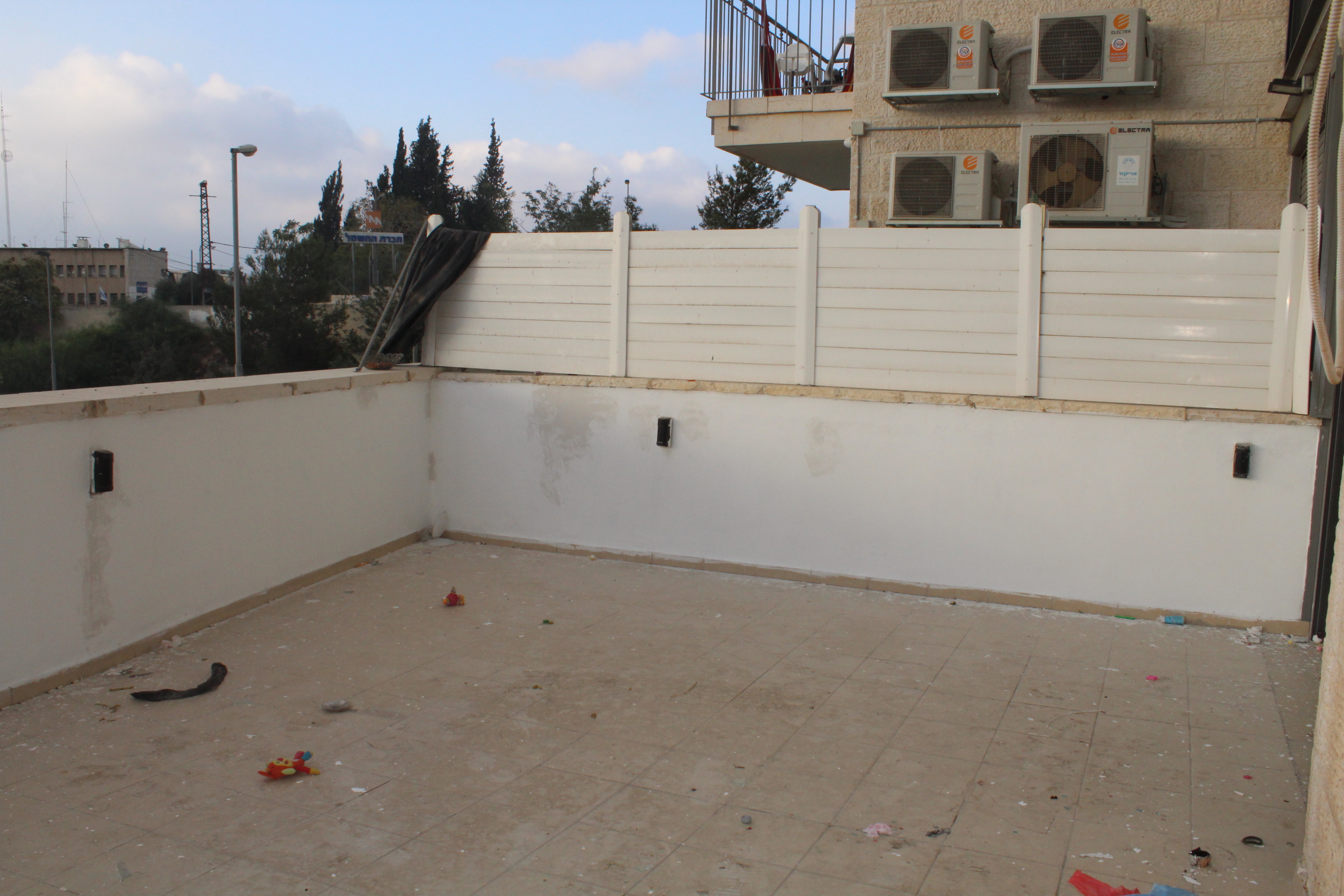 מרפסת - מוזנחת