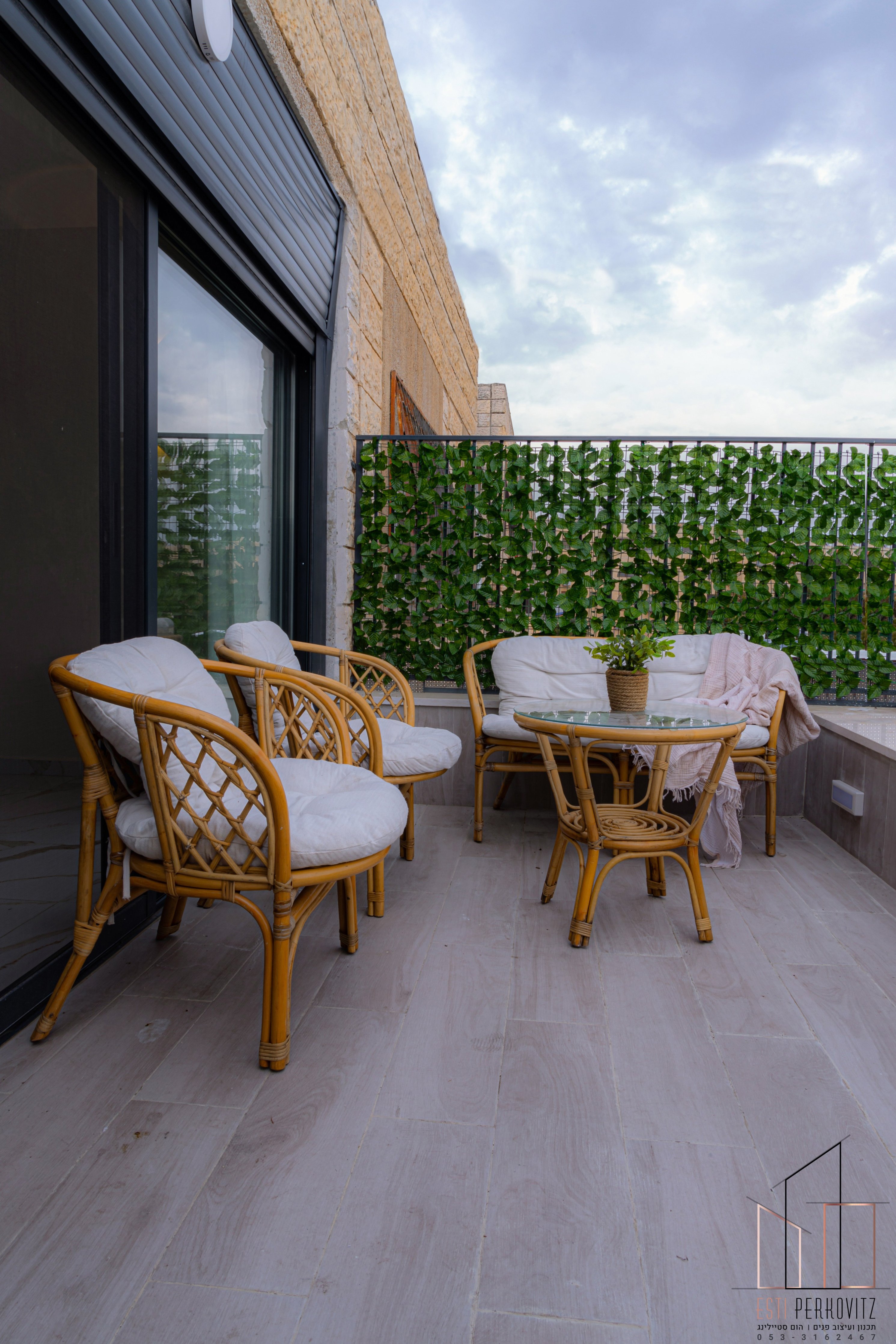 מרפסת copy.jpg