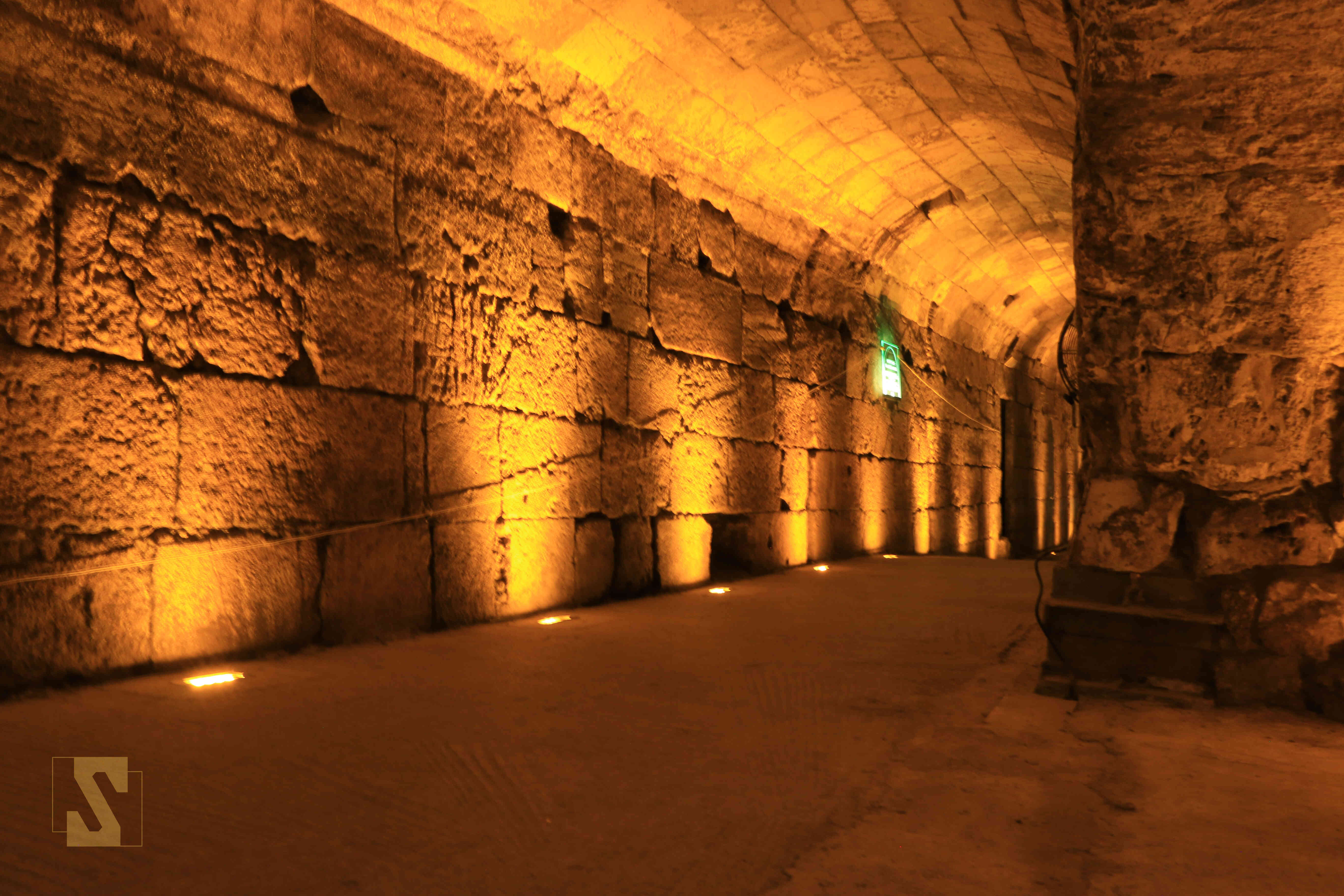 משחקי תאורה (2).jpg