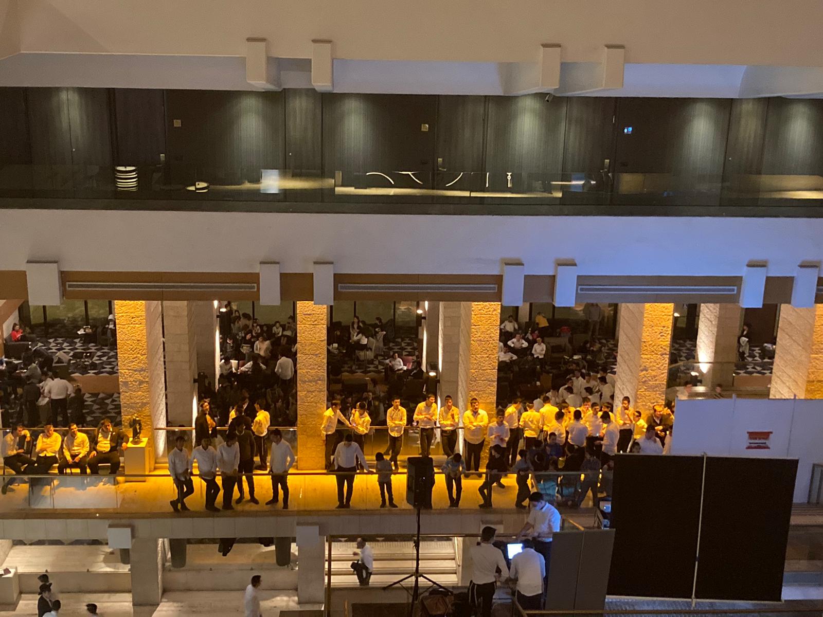 משחק טריוויה של מלחמת מוחות עם חולי הקורונה במלונית דן הייאט