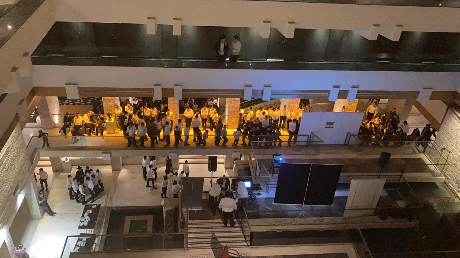 משחק טריוויה של מלחמת מוחות עם חולי הקורונה במלונית דן הייאט