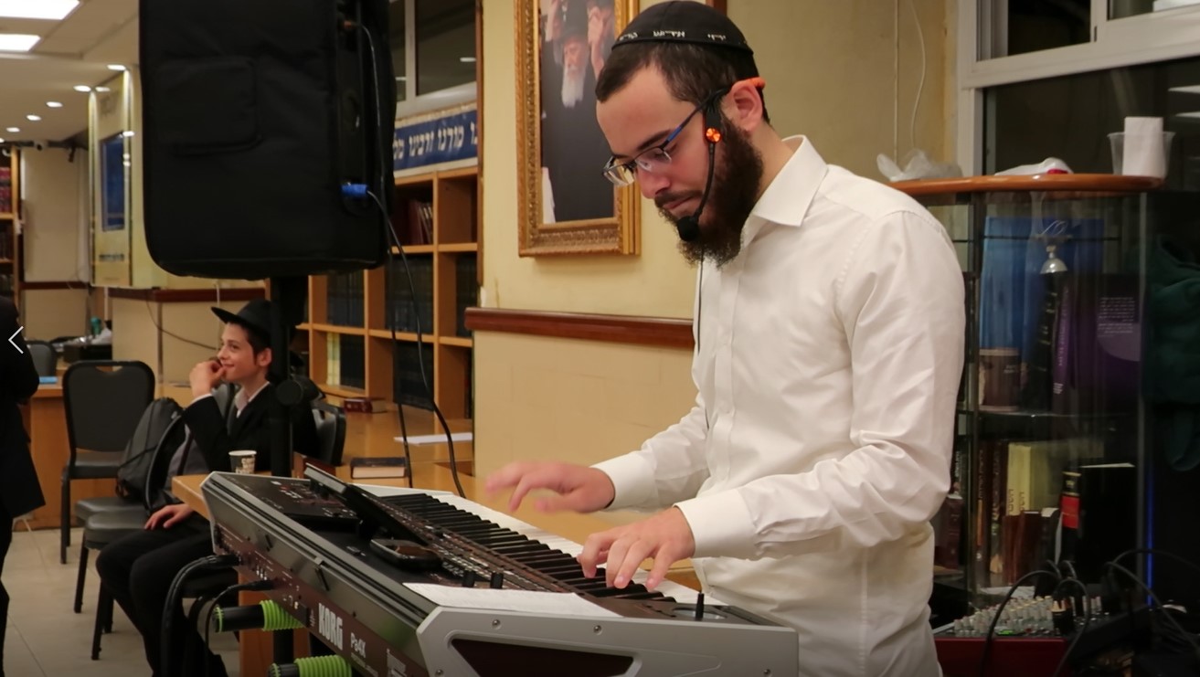 נגינה ברמת אביב 1.jpg