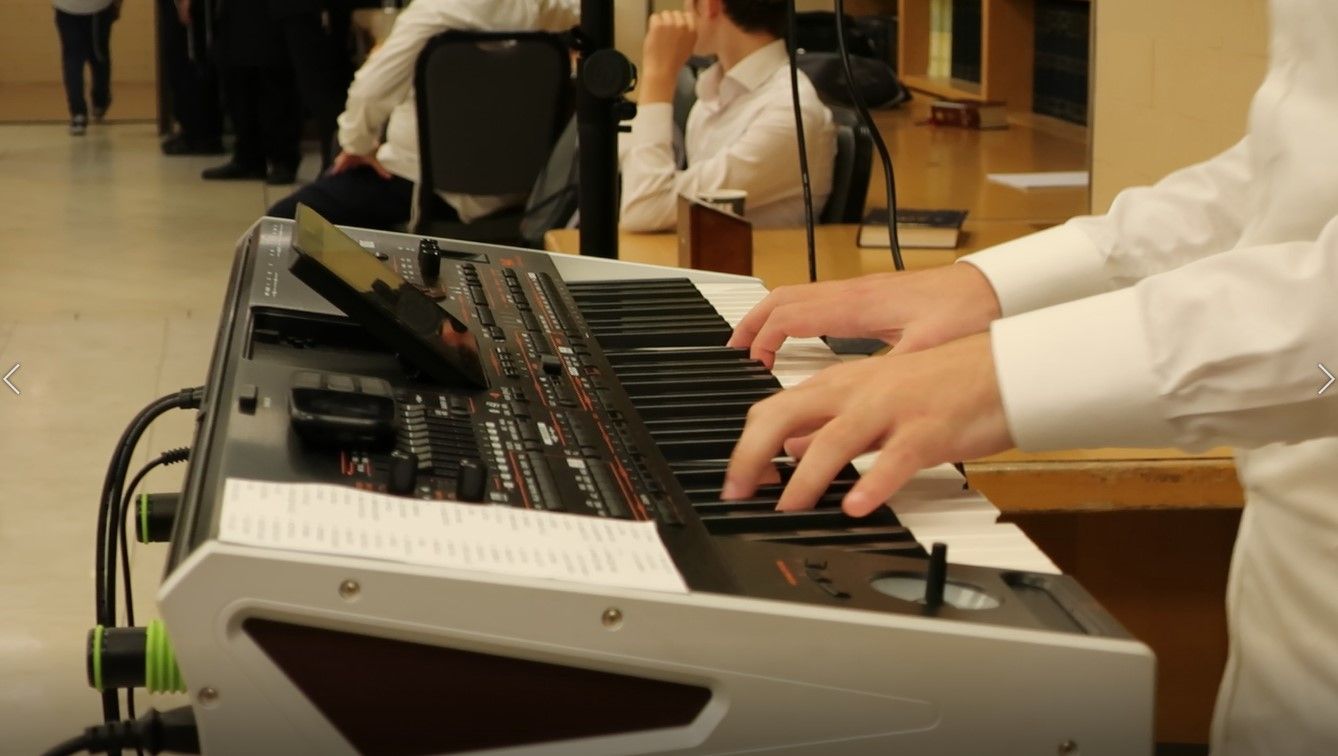 נגינה ברמת אביב 3.jpg