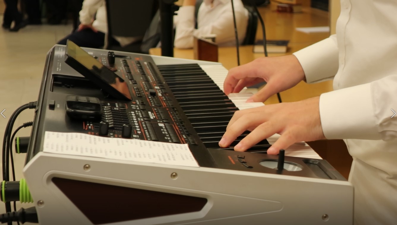 נגינה ברמת אביב 4.jpg