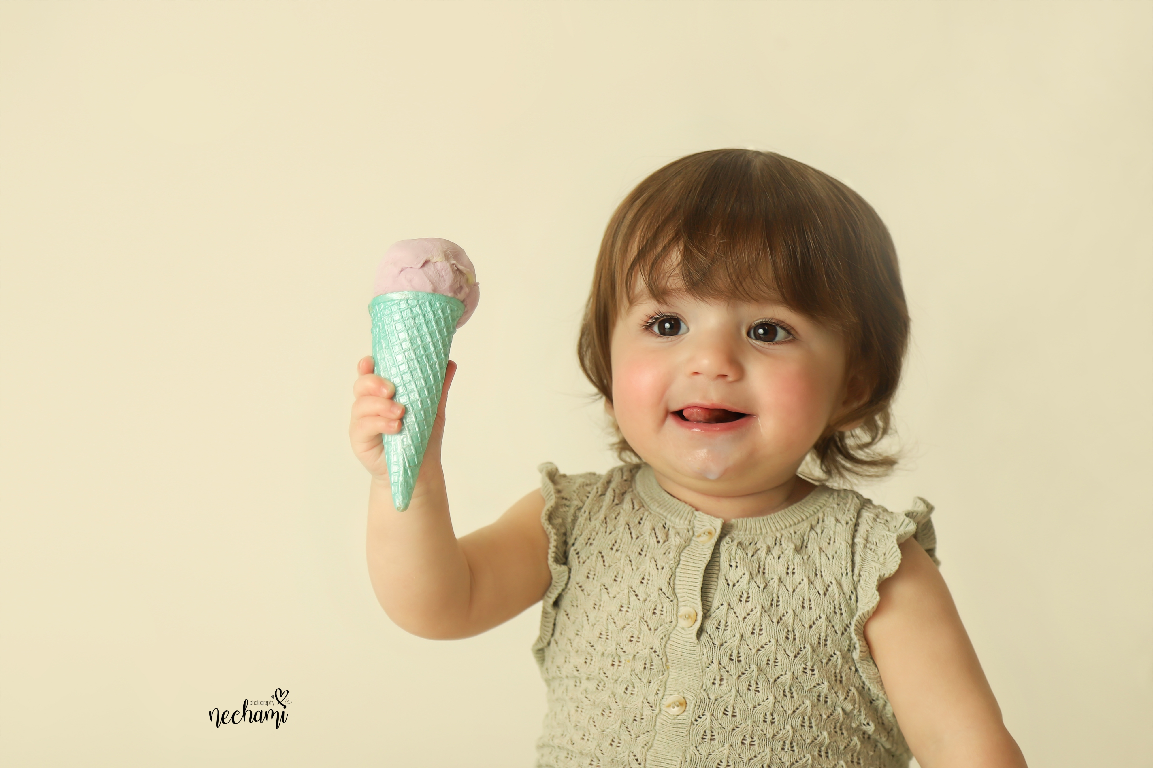 נחמי למברגר 0548525361