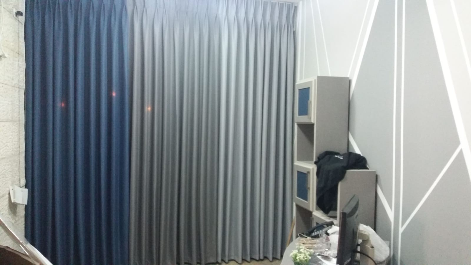 נכון שקצת בלגן... אבל הוילון - ואוו!