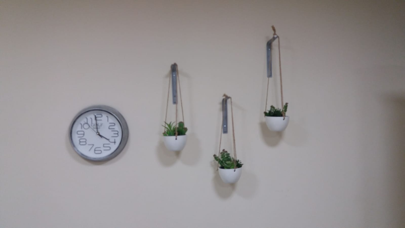 נקודות חן פוזרו ברחבי הדירה