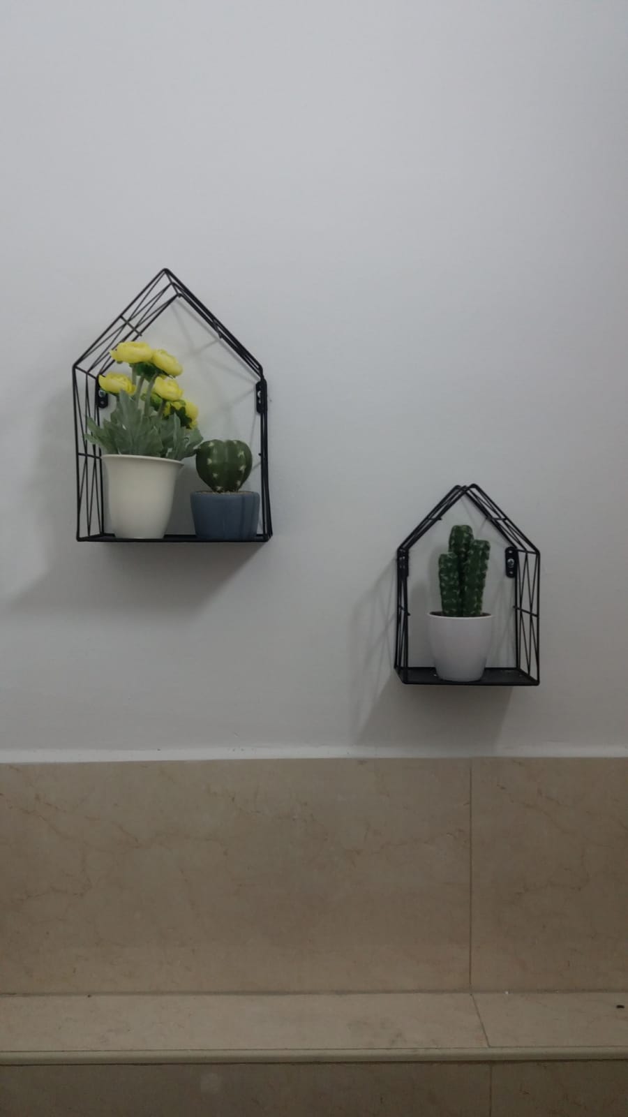 נקודות חן פוזרו ברחבי הדירה