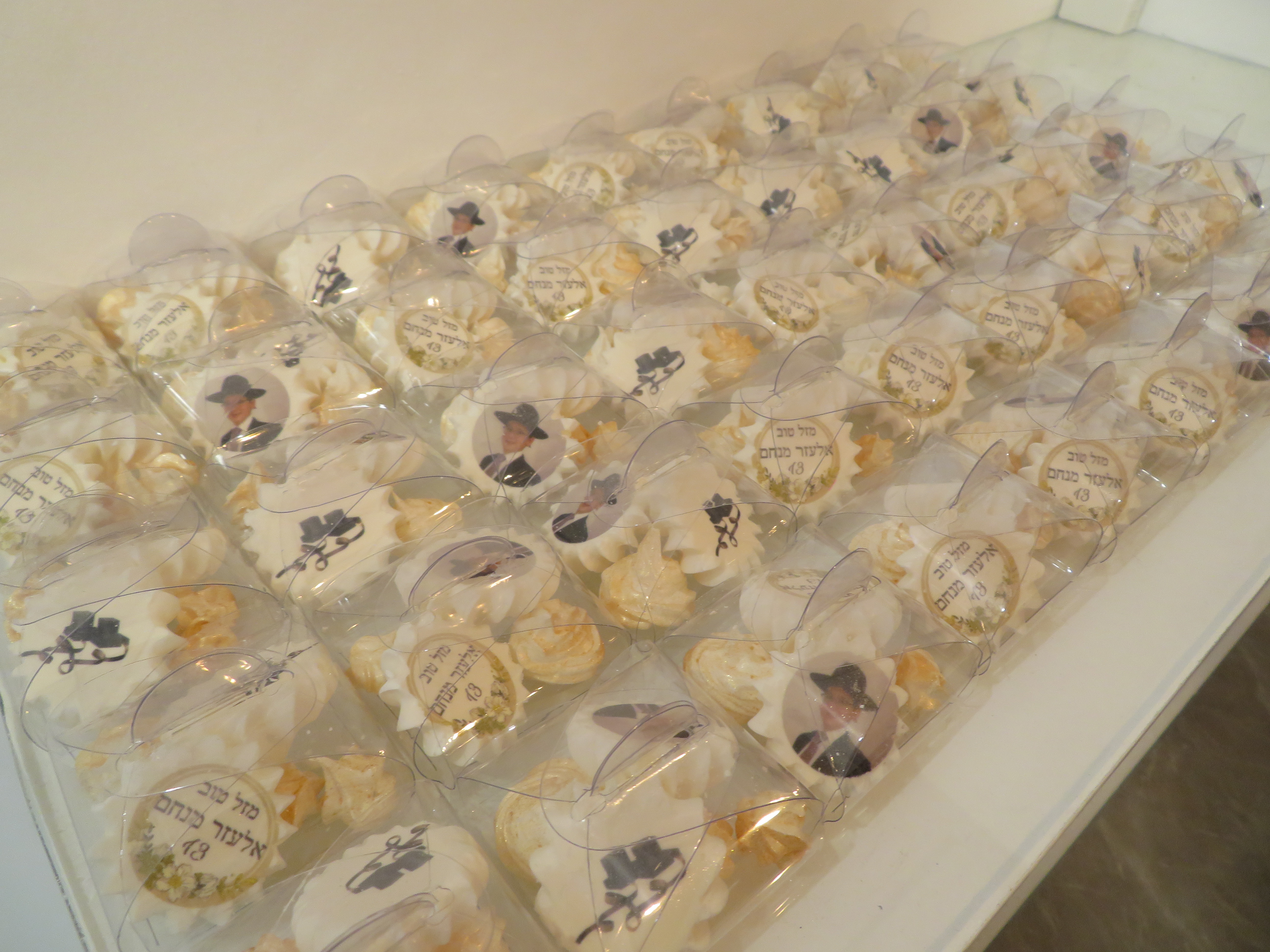 נשיקות ממותגות במארז אישי בר מצוה.JPG