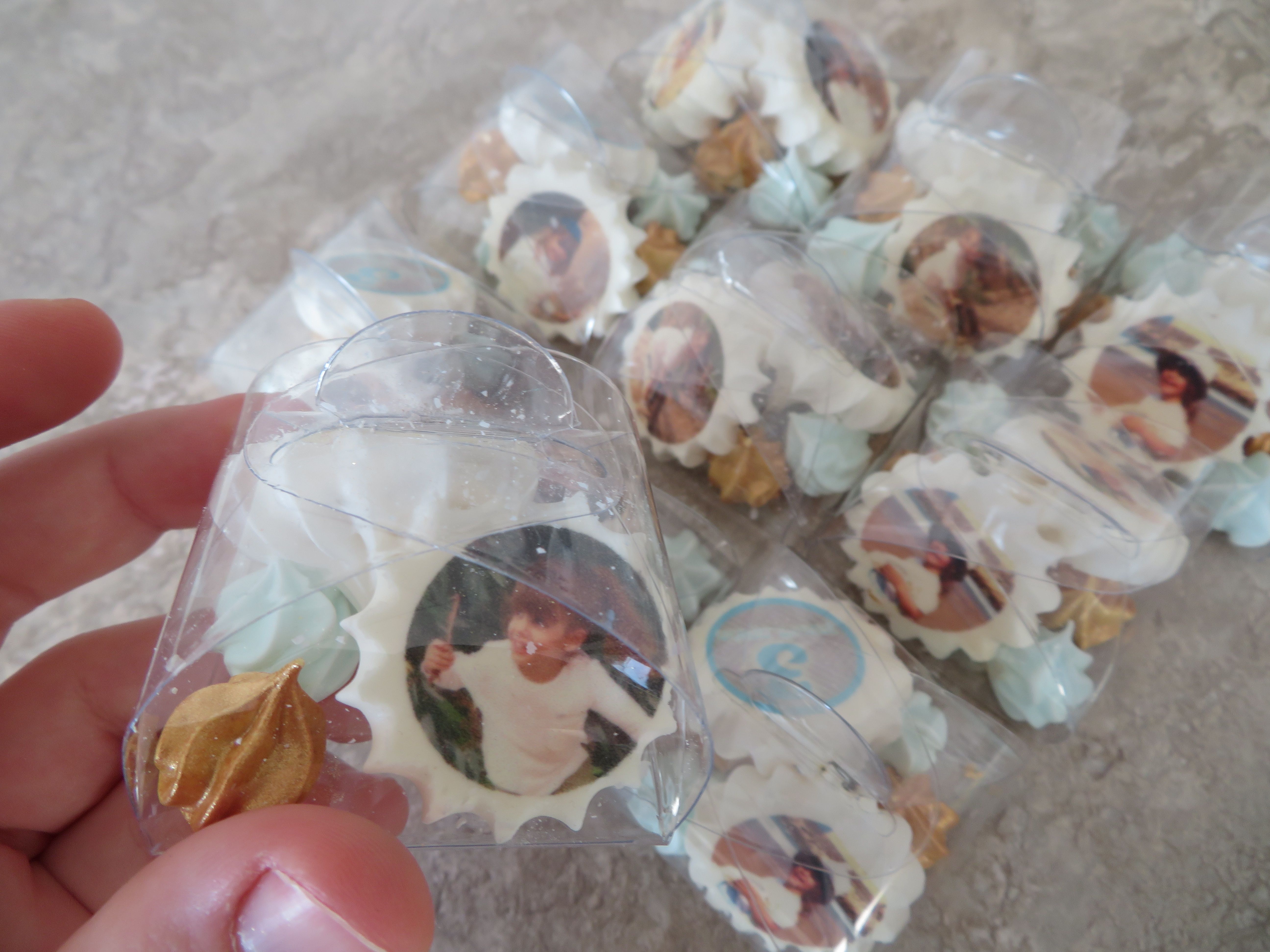 נשיקות ממותגות חאלקה.JPG