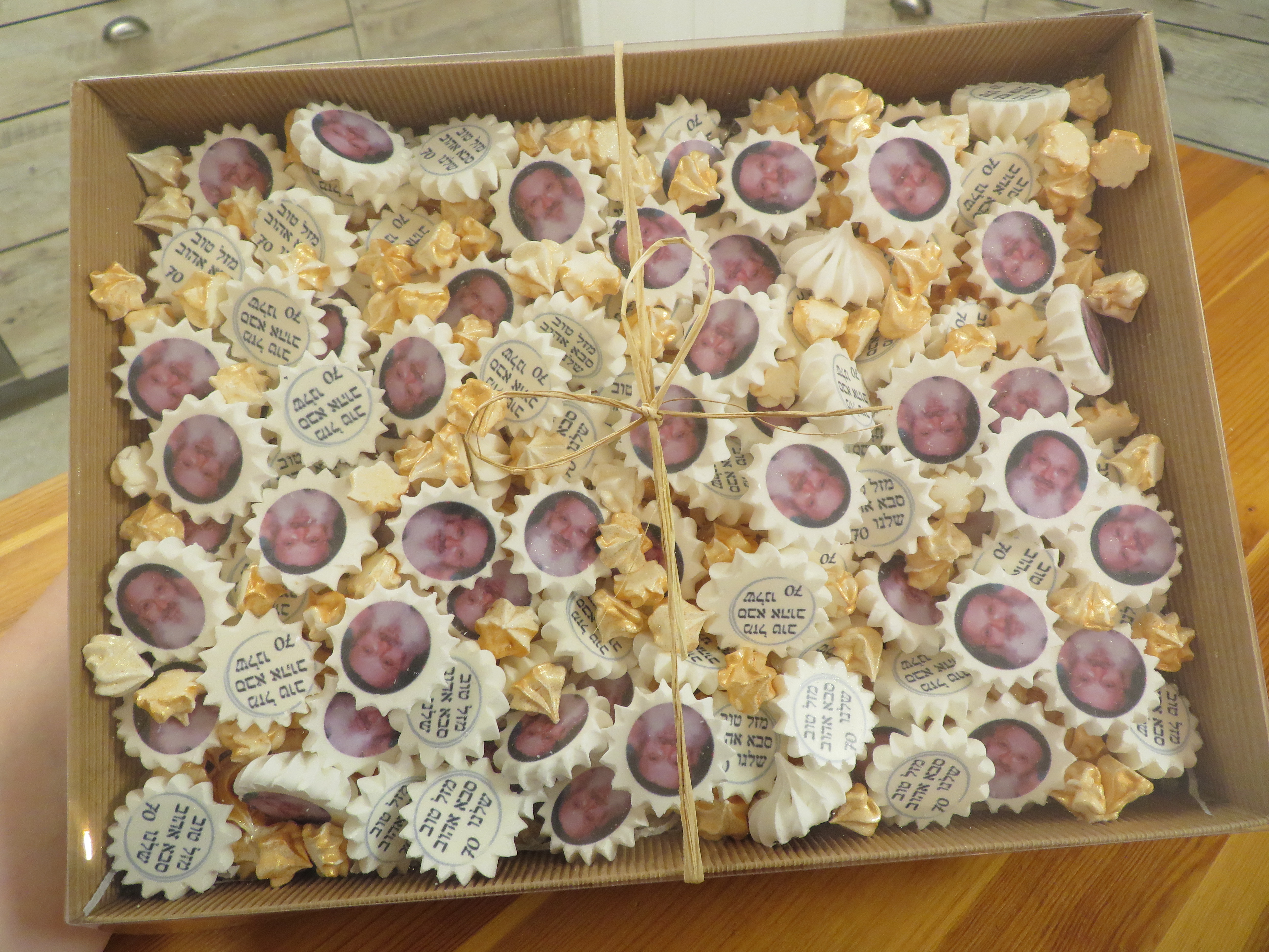 נשיקות ממותגות יומולדת סבא.JPG