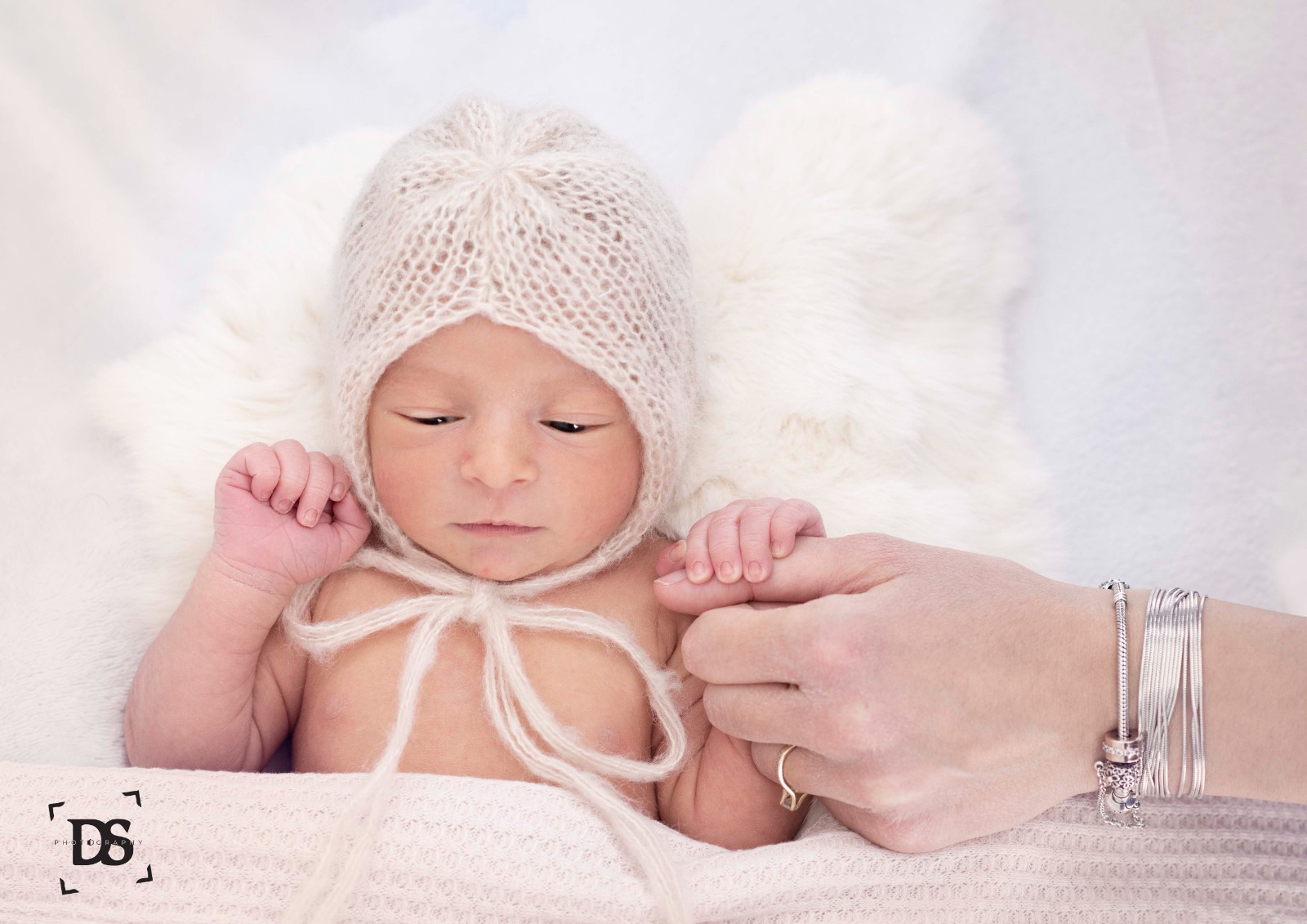 סט לבן ממיס ניו בורן.jpeg