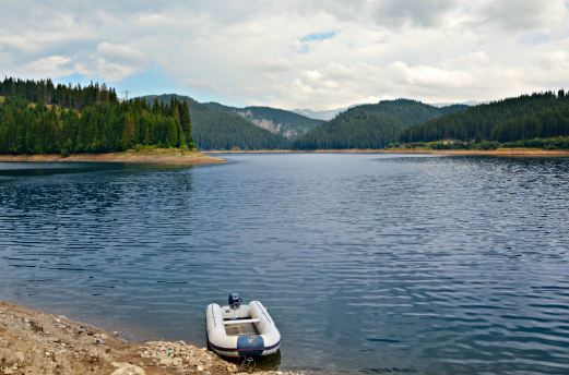 סירה עוגנת.JPG