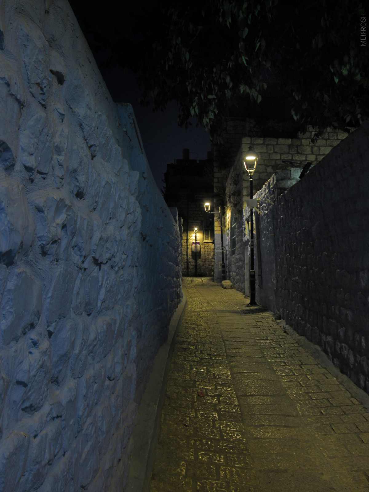 סמטאות צפת בלילה (1)