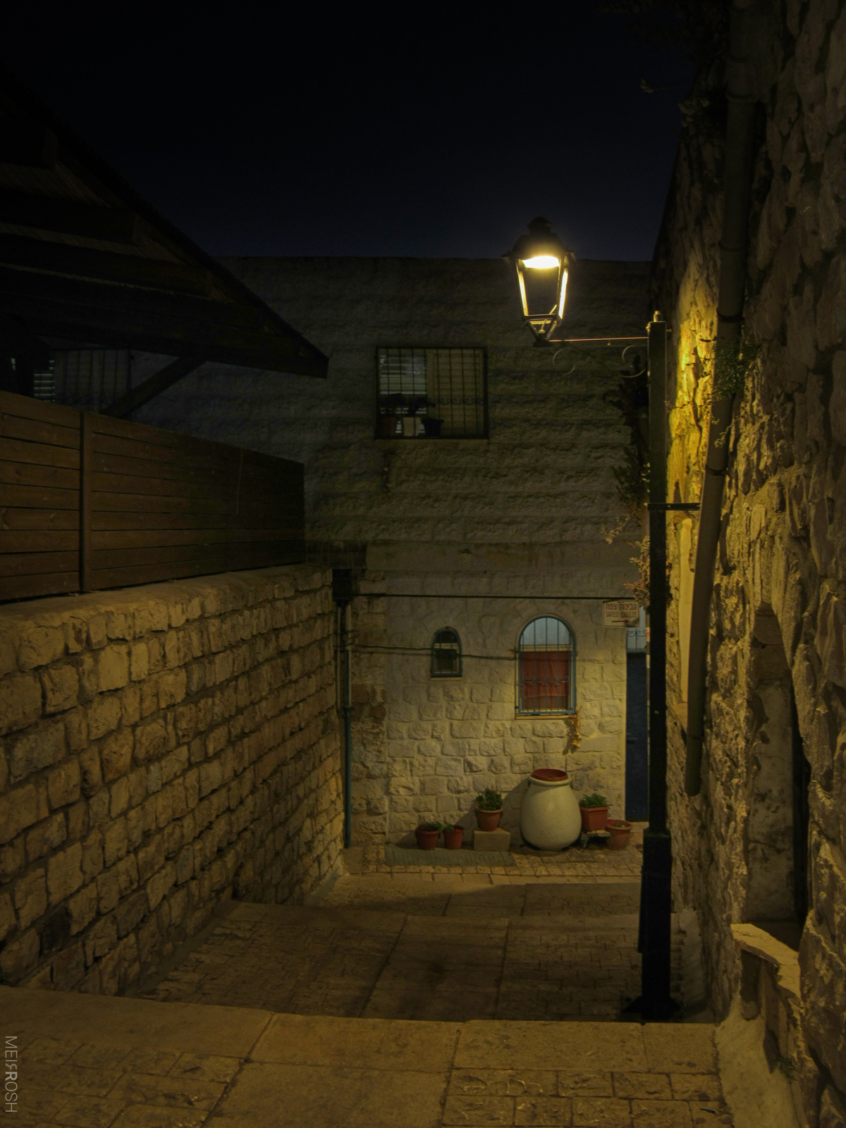 סמטאות צפת בלילה (2)