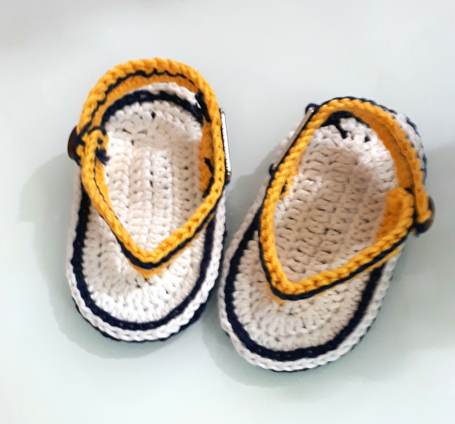 סנדלים סרוגים